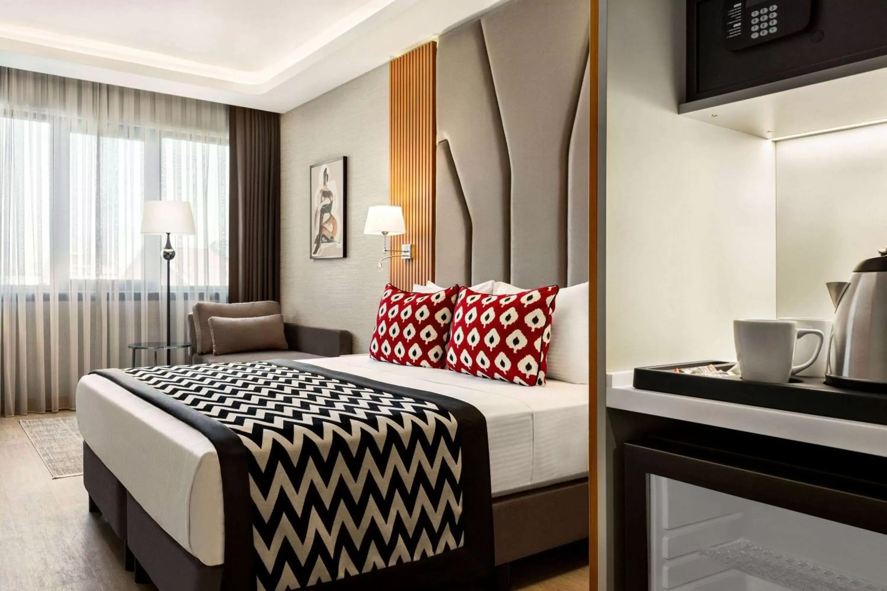 Photo of the whole room, Bed in Ramada Encore by Wyndham Istanbul Sisli Photo of the whole room, Bed in Ramada Encore by Wyndham Istanbul Sisli