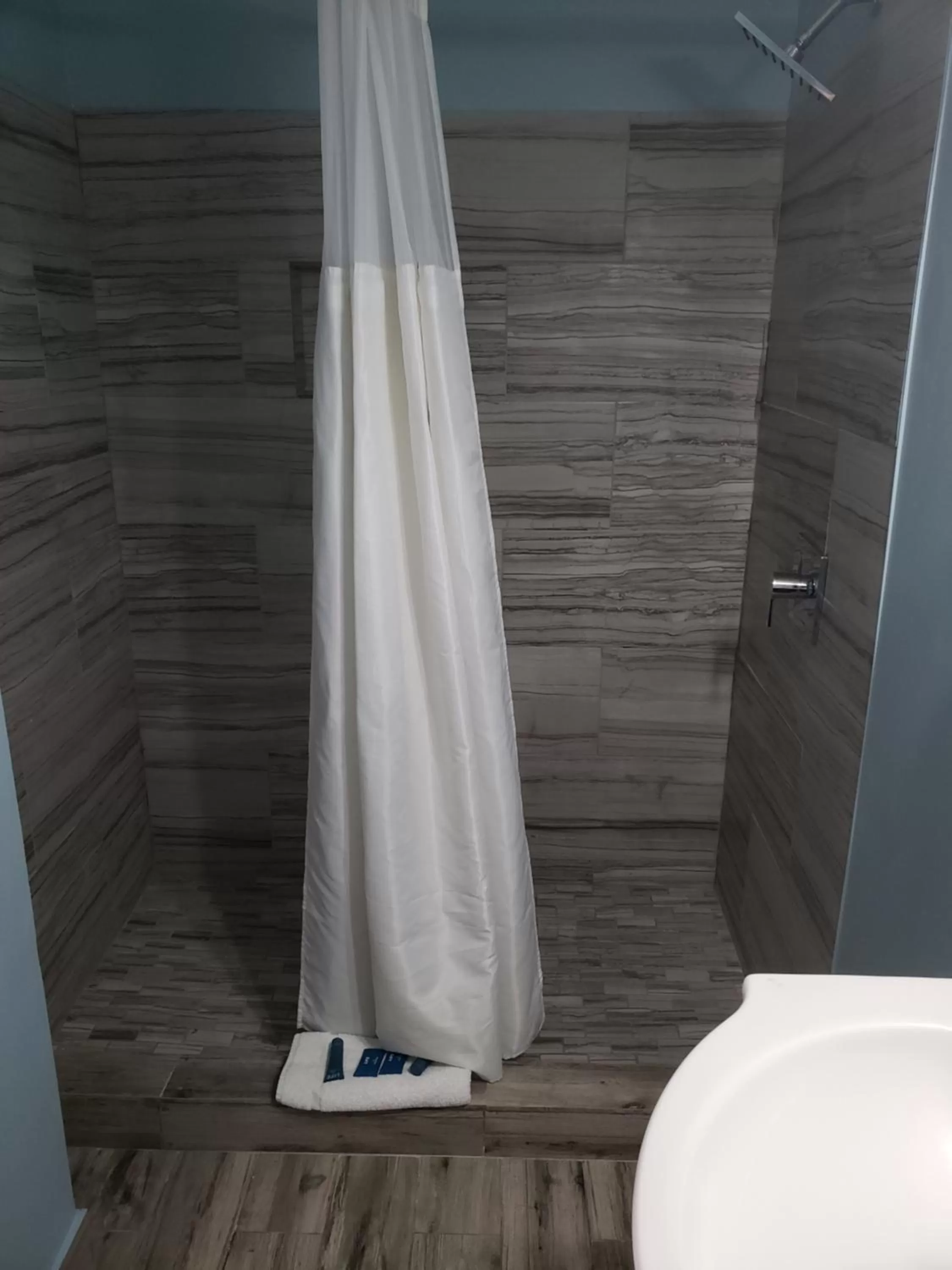 Bathroom in Topaz Motel - Flagler Beach