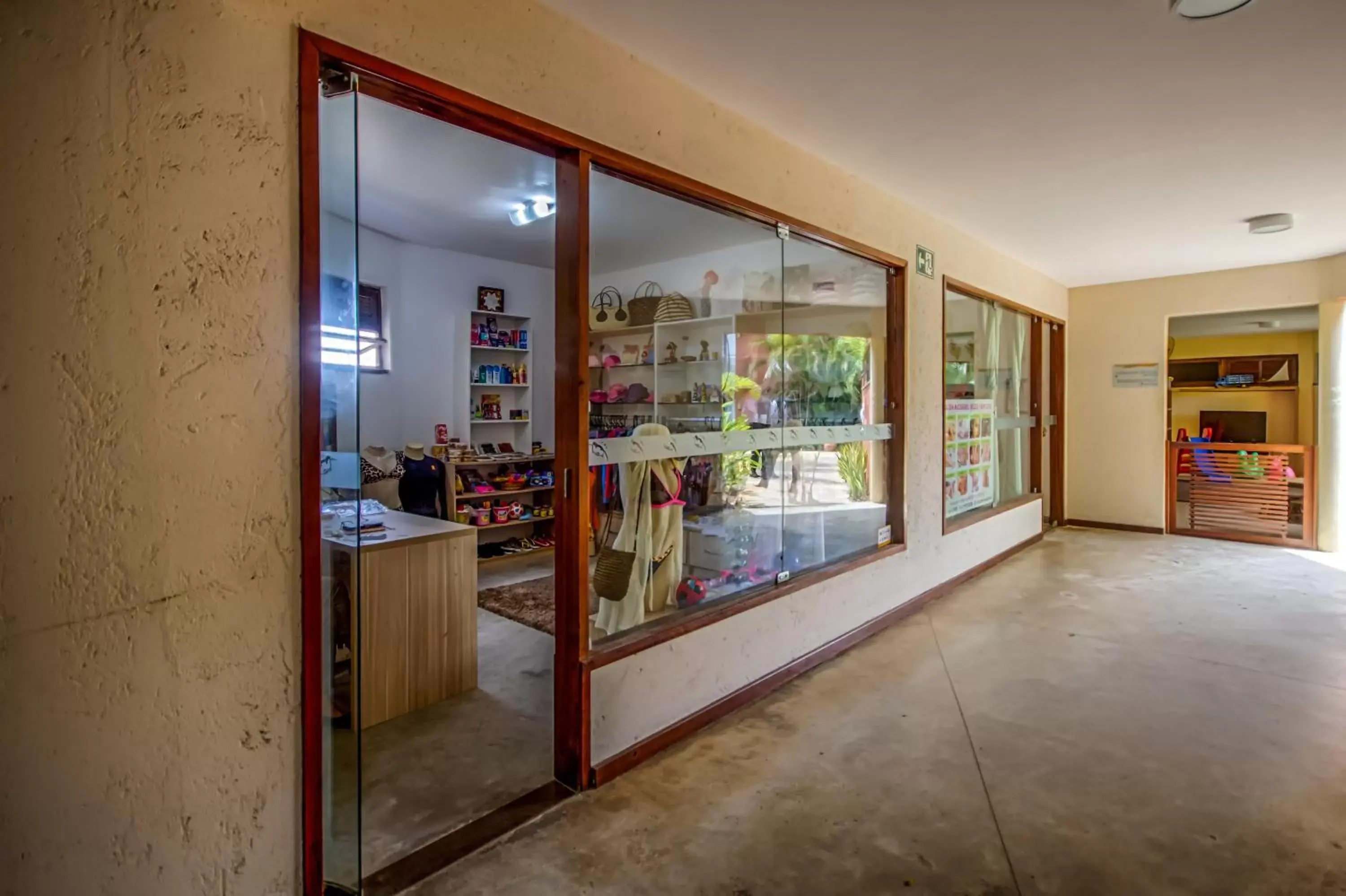 On-site shops in Aruanã Eco Praia Hotel