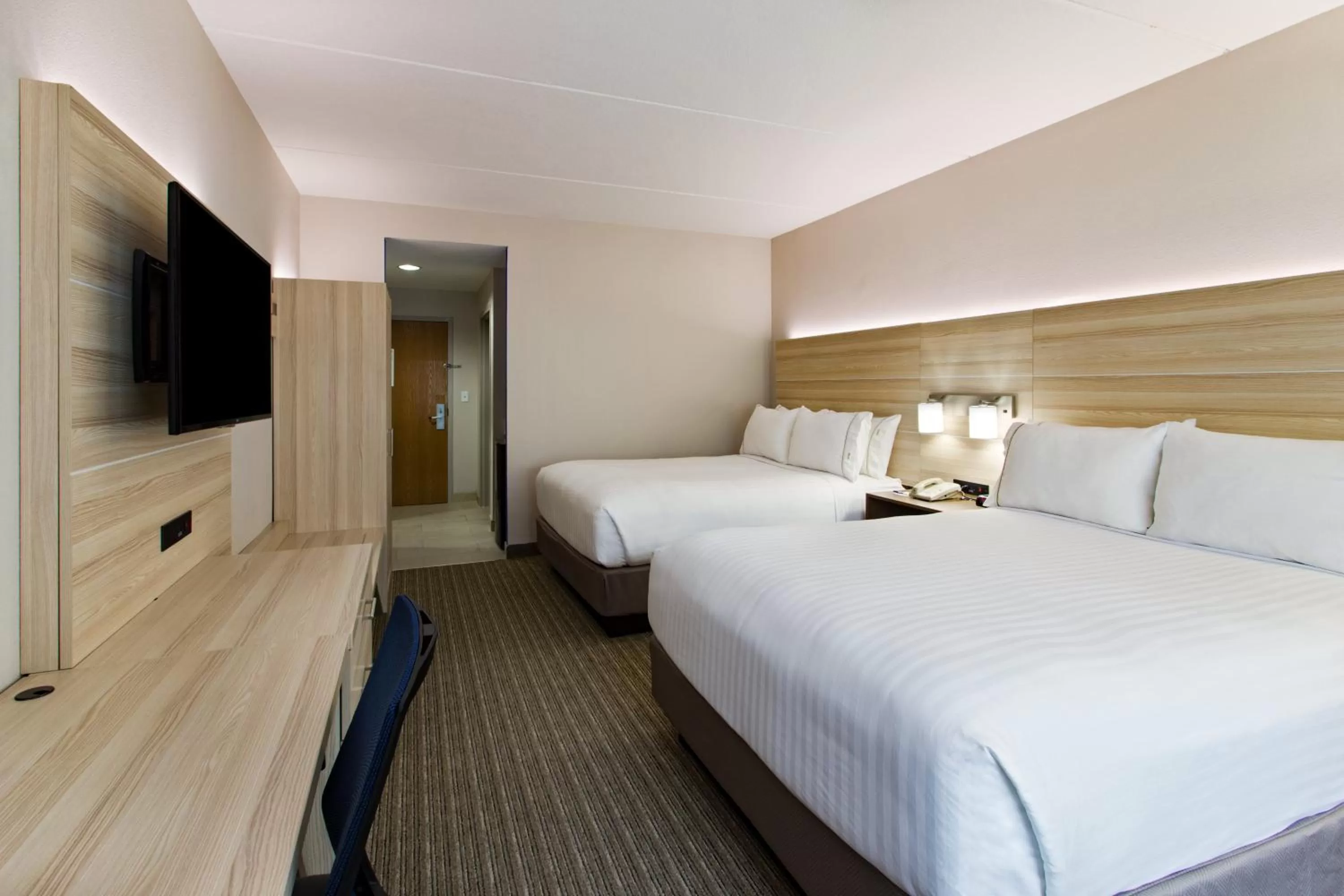 Photo of the whole room, Bed in Holiday Inn Express & Suites Tavares by IHG