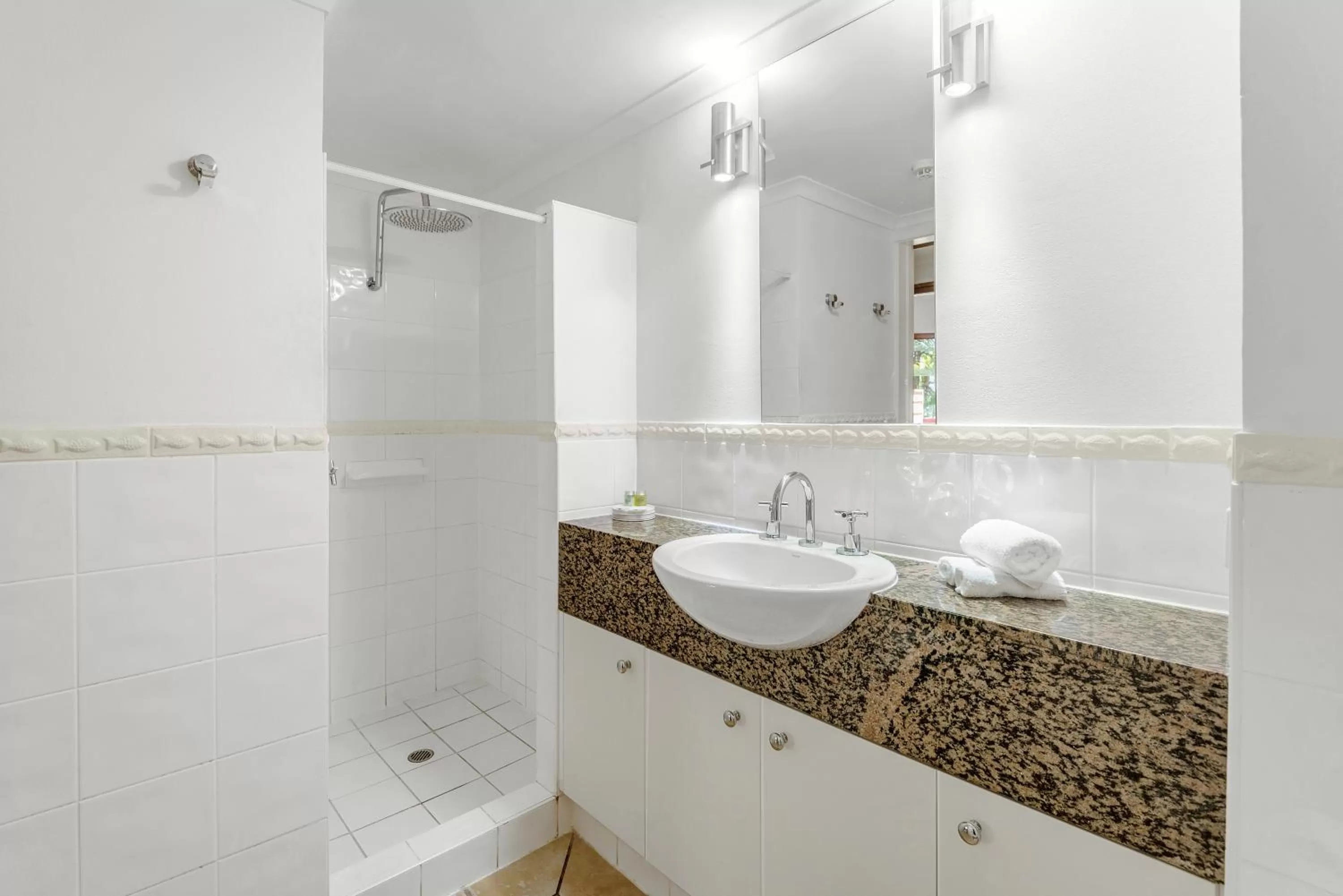 Bathroom in Martinique On Macrossan