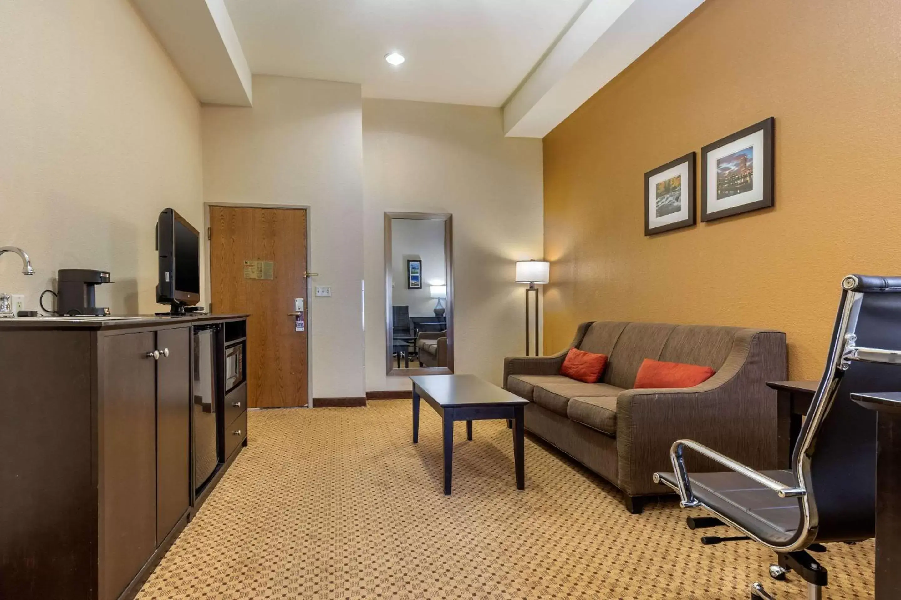 TV and multimedia, Seating Area in Comfort Inn & Suites Kenosha