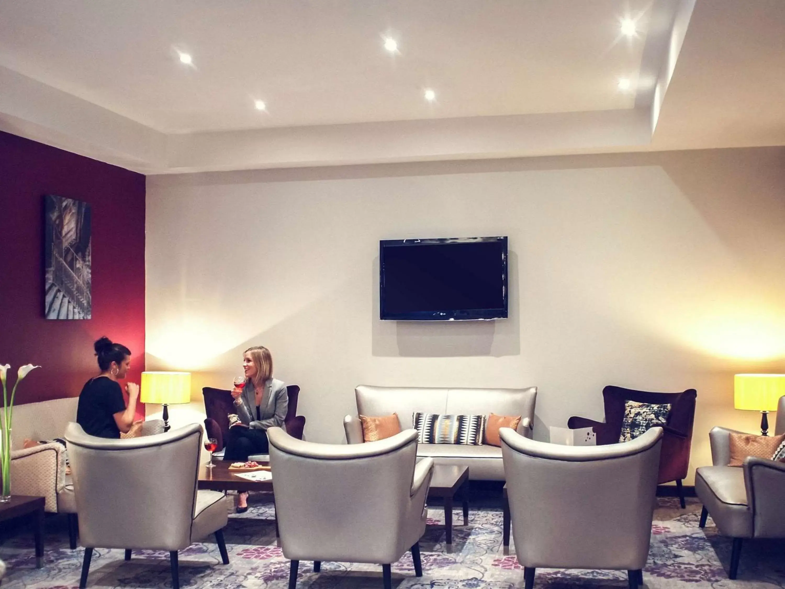 Lounge or bar in Mercure Angers Centre Gare