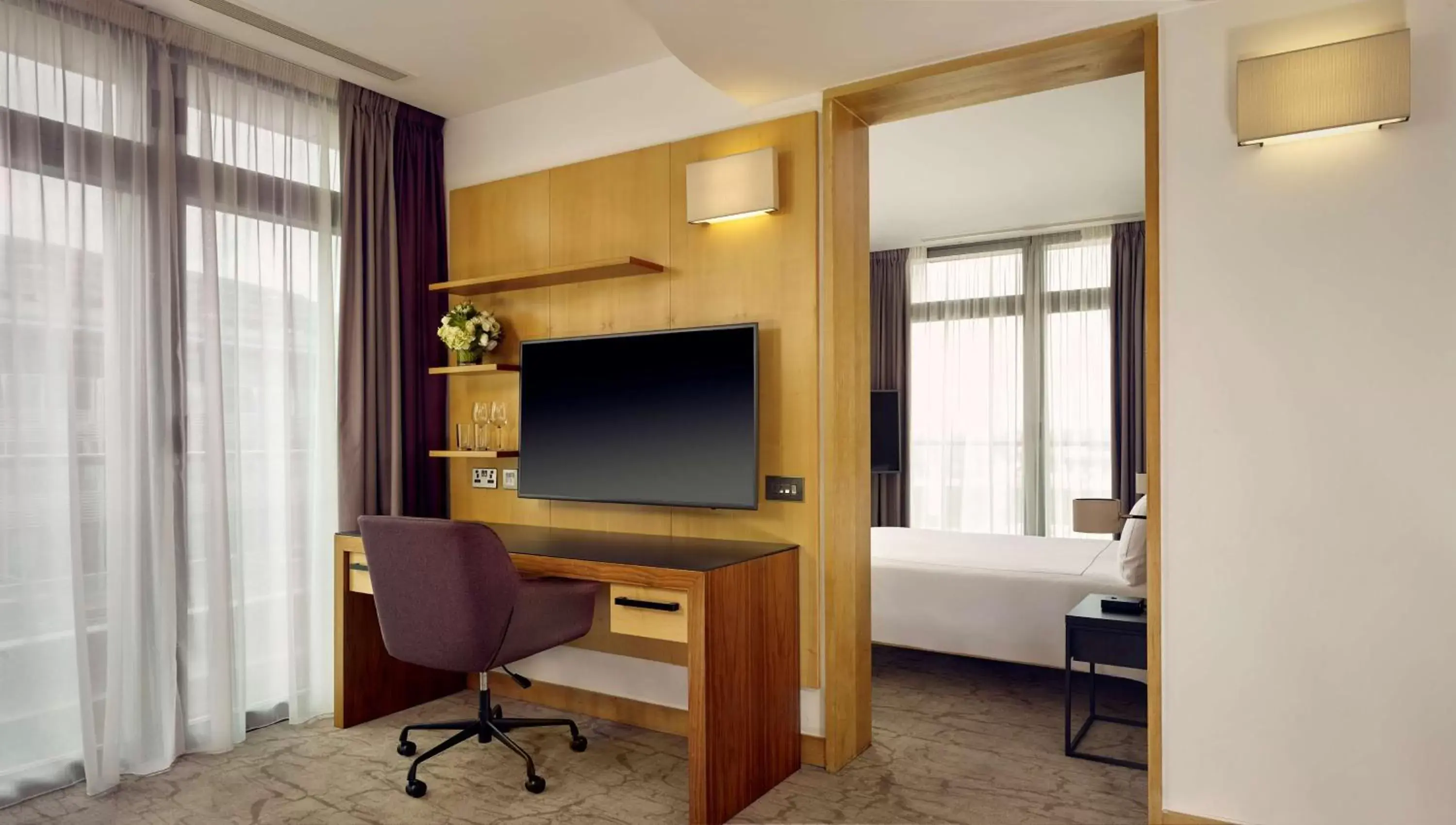 Photo of the whole room, TV/Entertainment Center in Park Plaza County Hall London