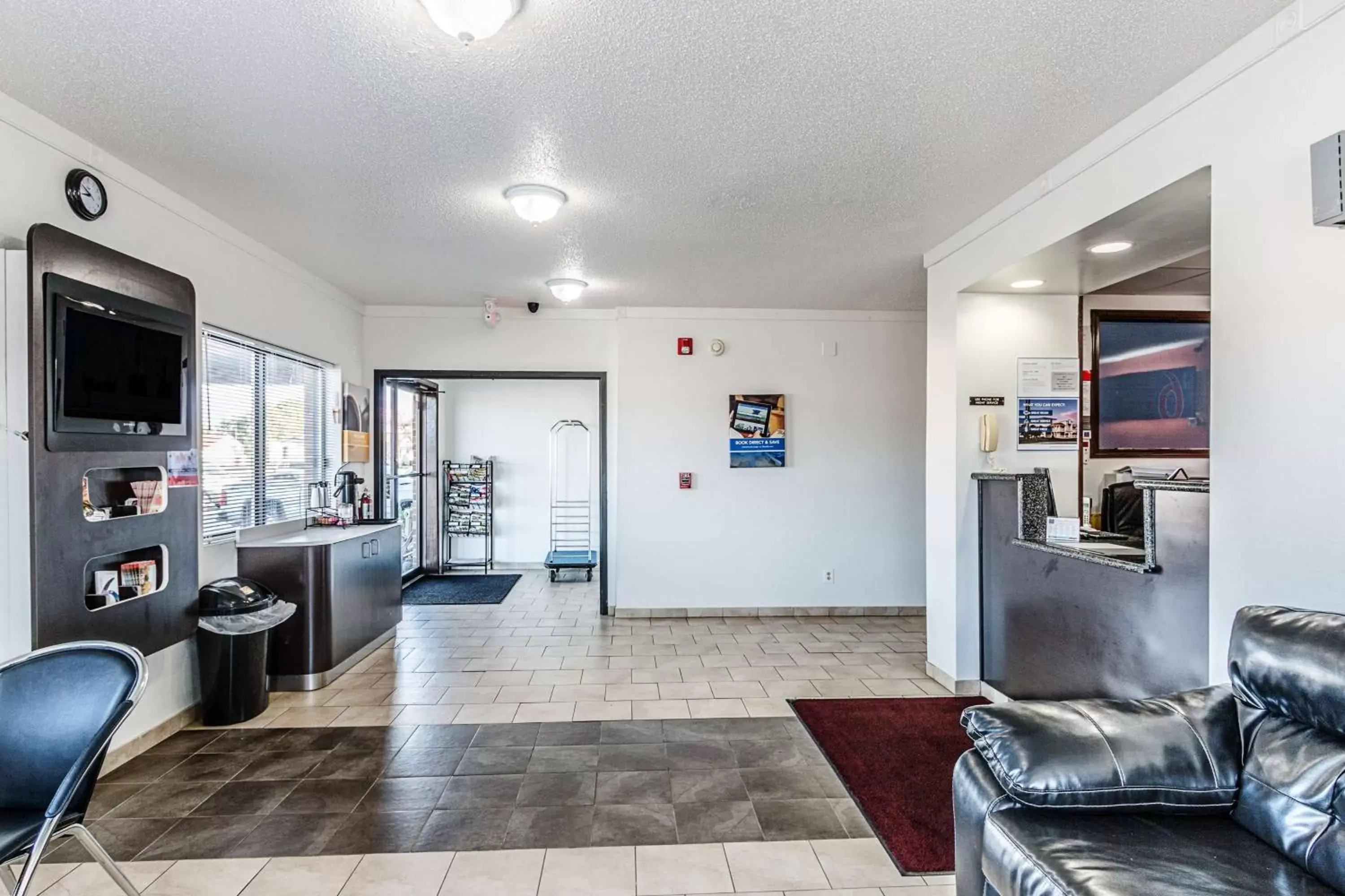 Lobby or reception, Seating Area in Motel 6-Wisconsin Rapids, WI