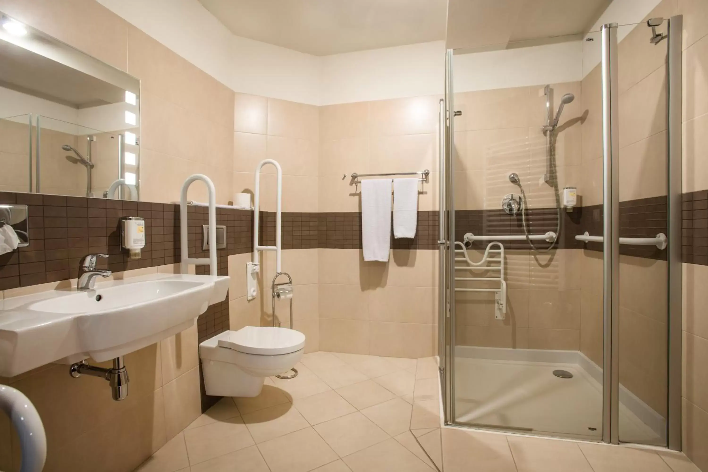 Toilet, Bathroom in Hotel Ambasadorski Rzeszów