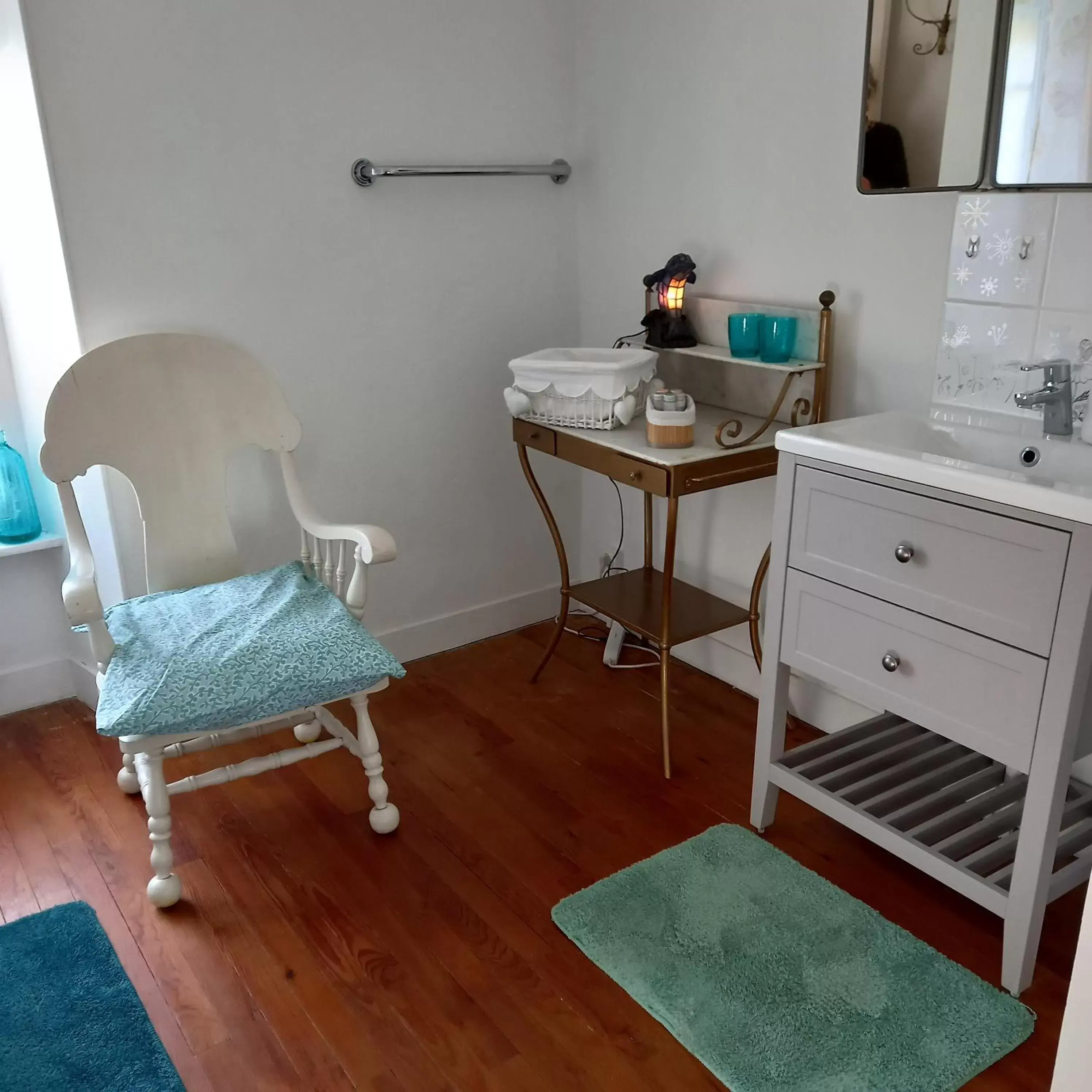 Bathroom, Kitchen/Kitchenette in Chambres d'Hôtes Couleurs d'Elvine