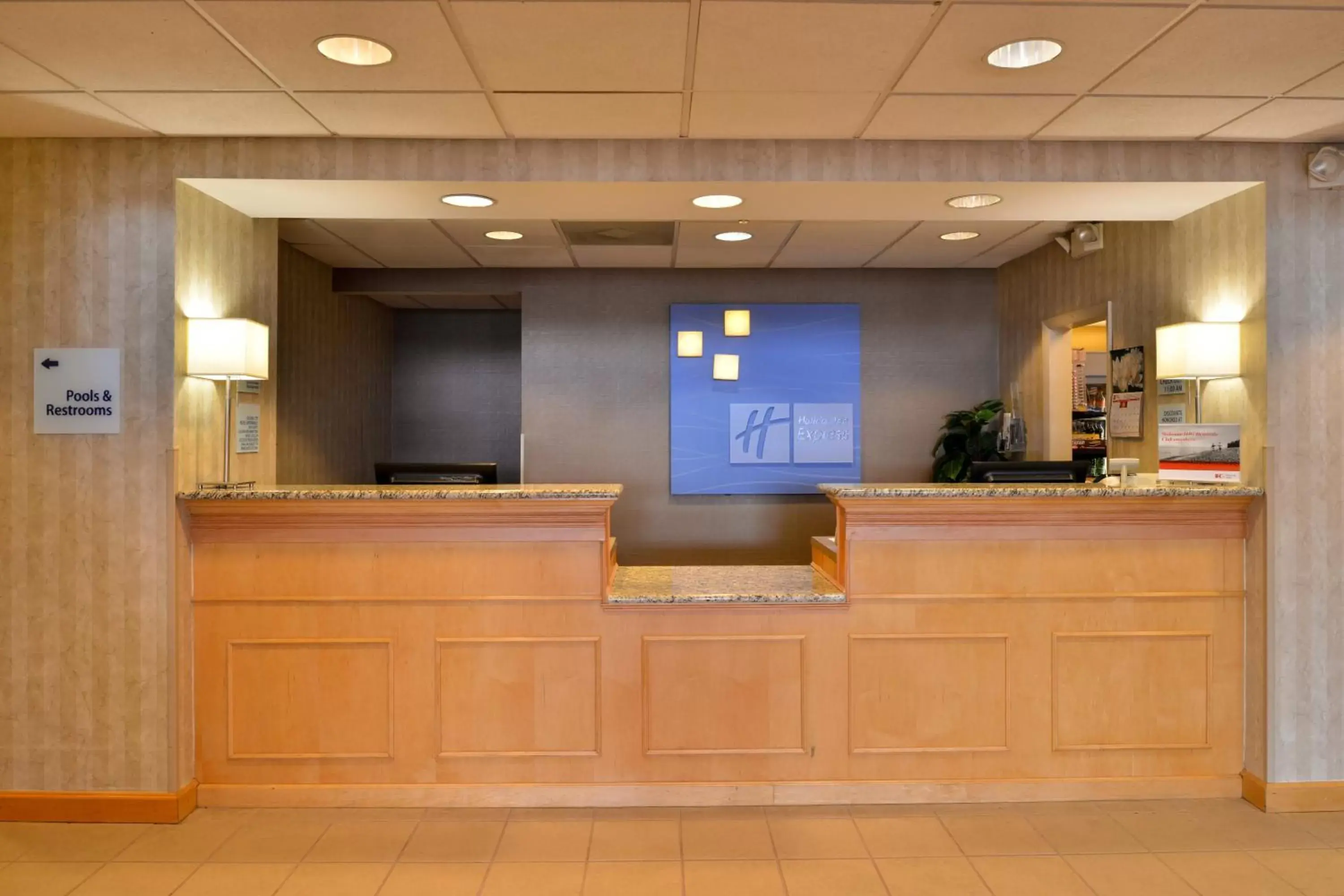 Property building, Lobby/Reception in Holiday Inn Express & Suites - Ocean City, an IHG Hotel