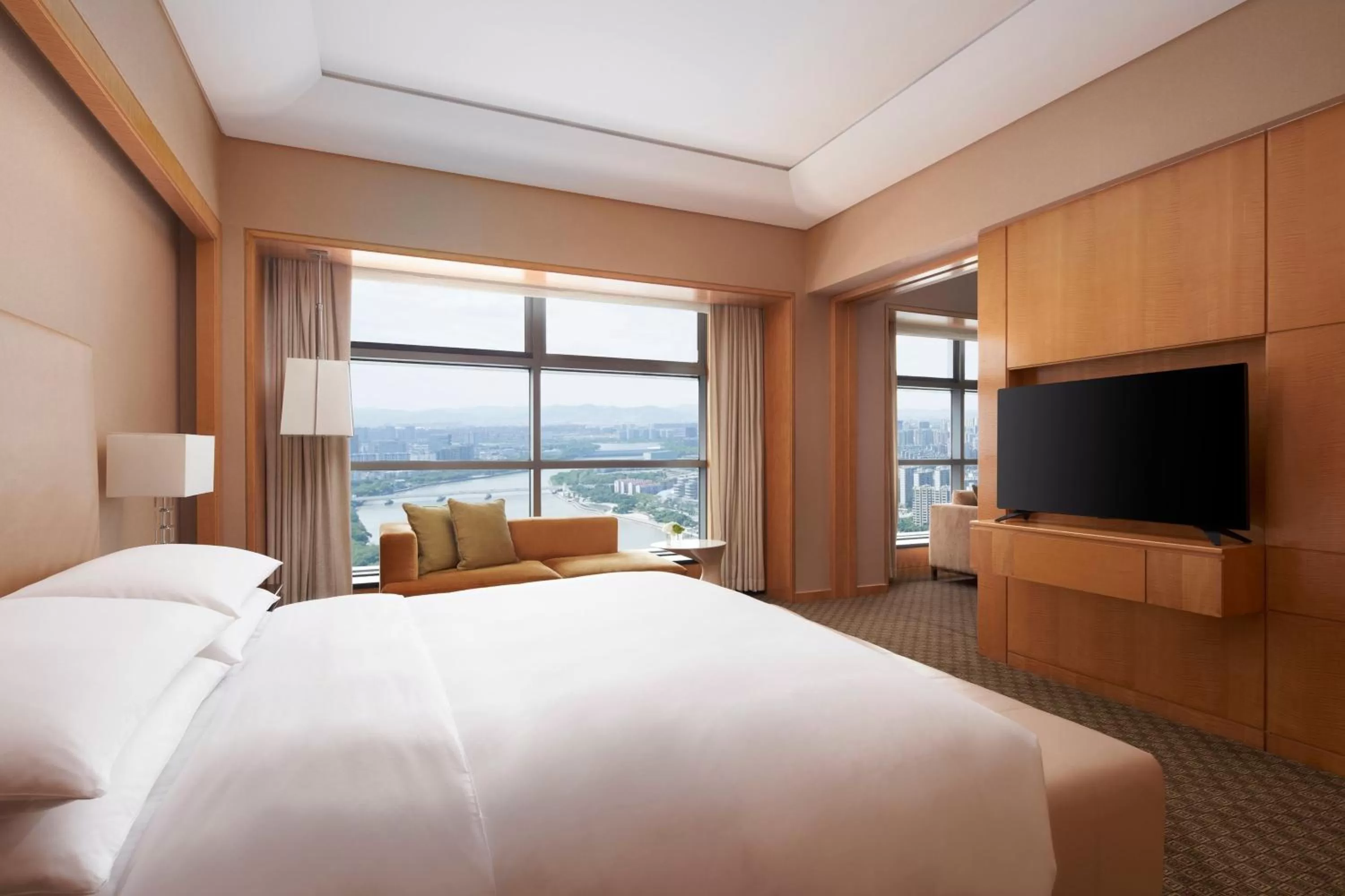 Bedroom, Bed in Ningbo Marriott Hotel