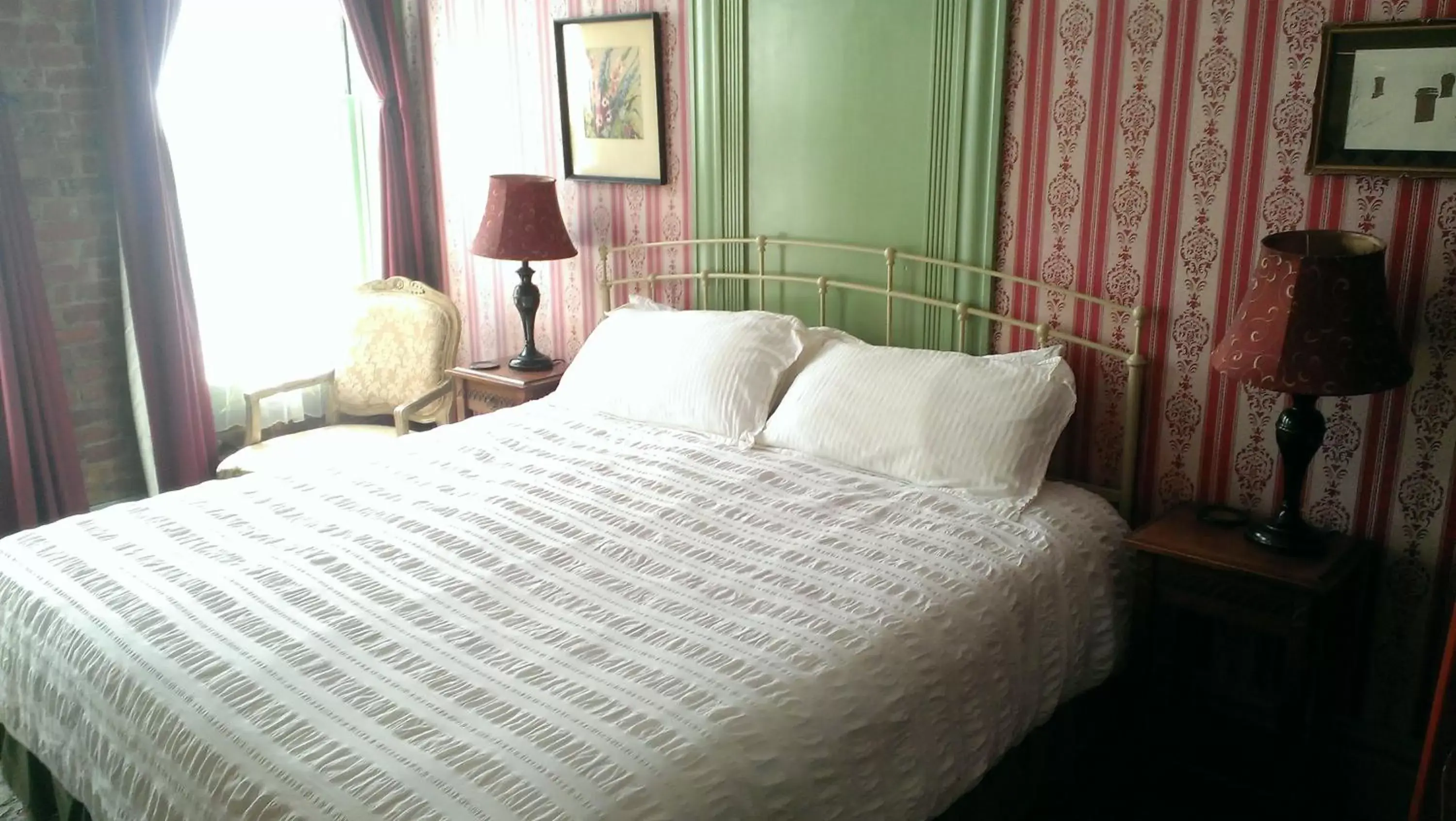 Bedroom, Bed in Connor Hotel