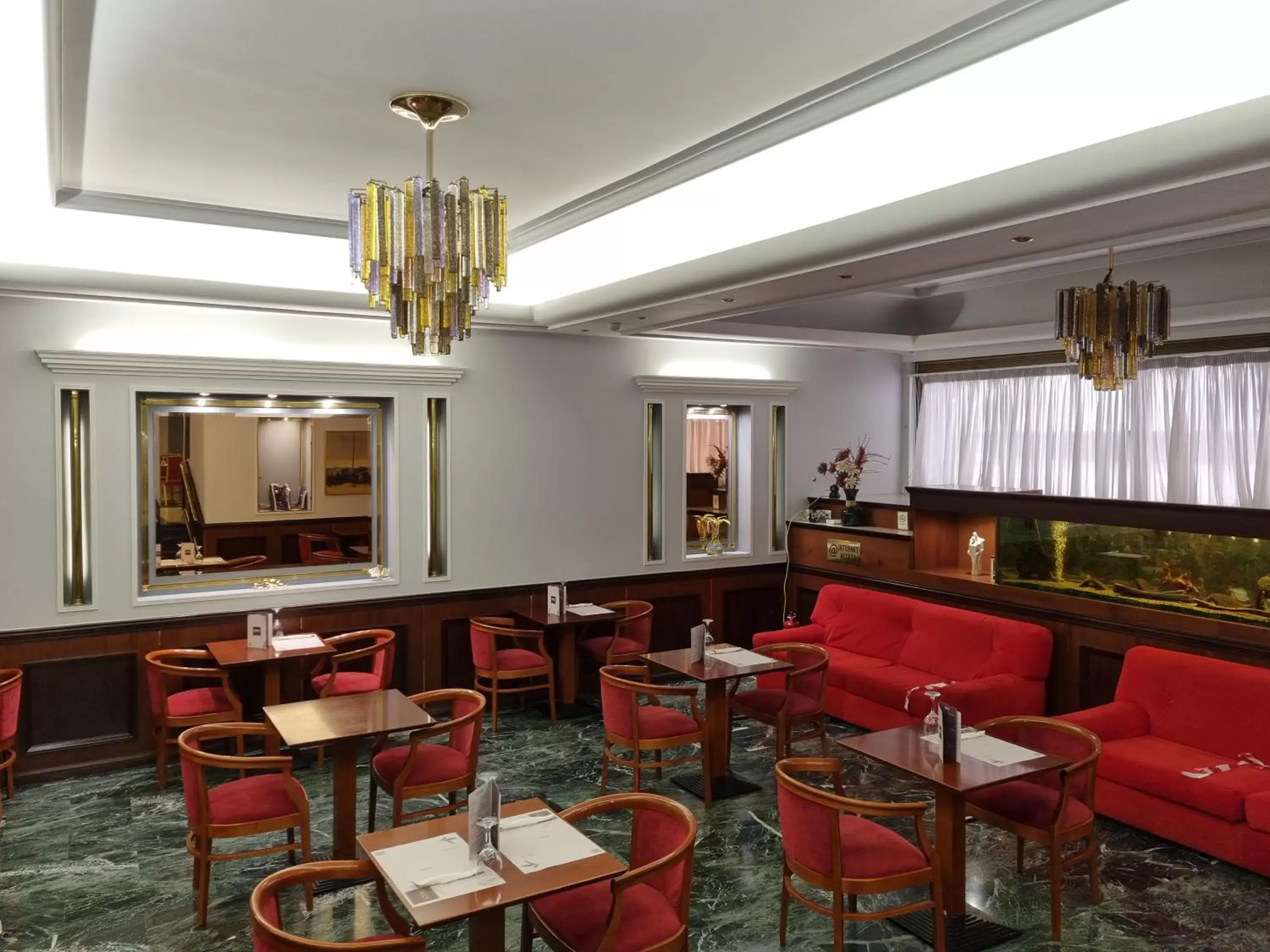 Lounge or bar, Restaurant/Places to Eat in Savoy Hotel