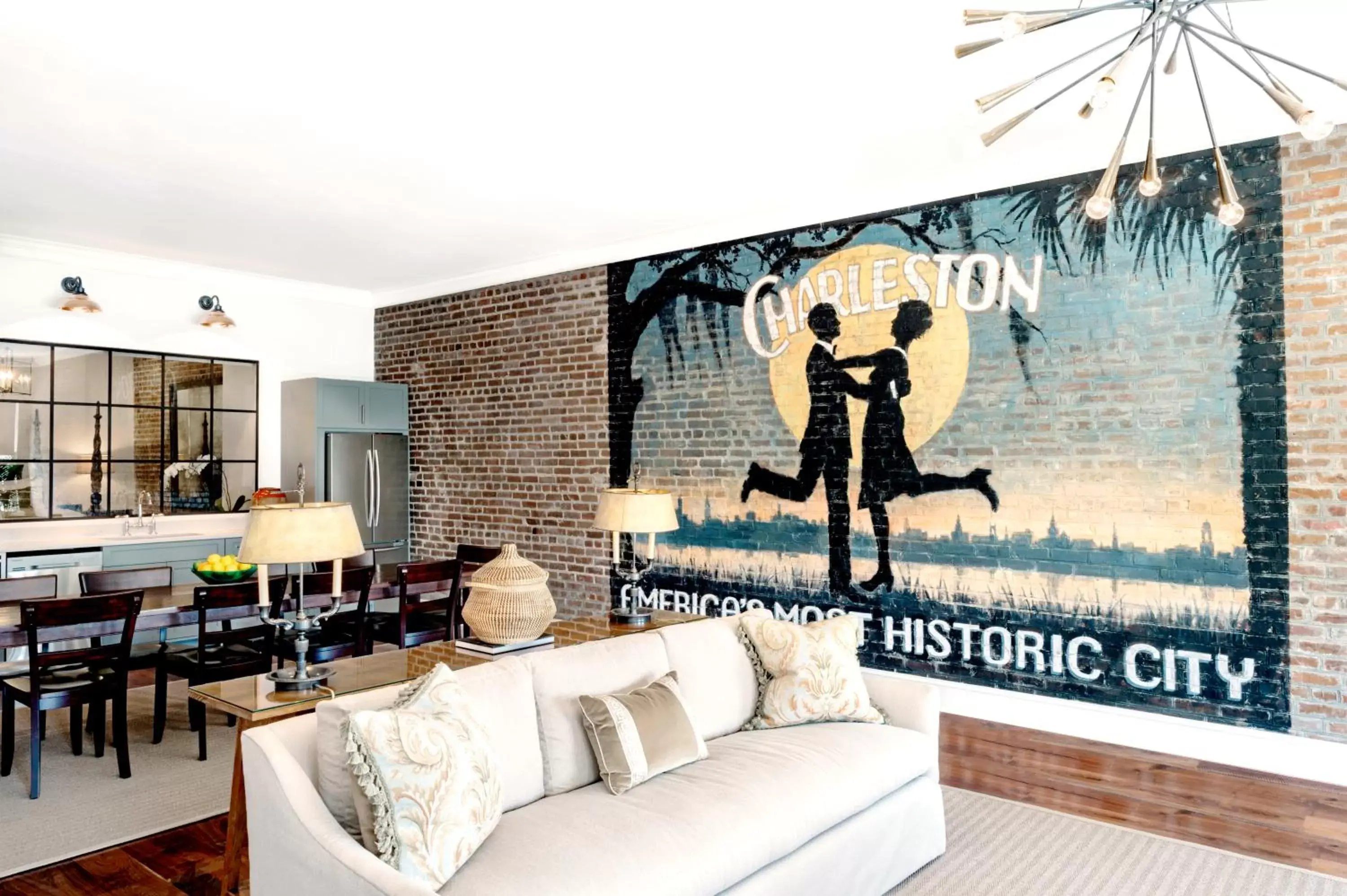 Living room in Planters Inn - Charleston Living room in Planters Inn - Charleston