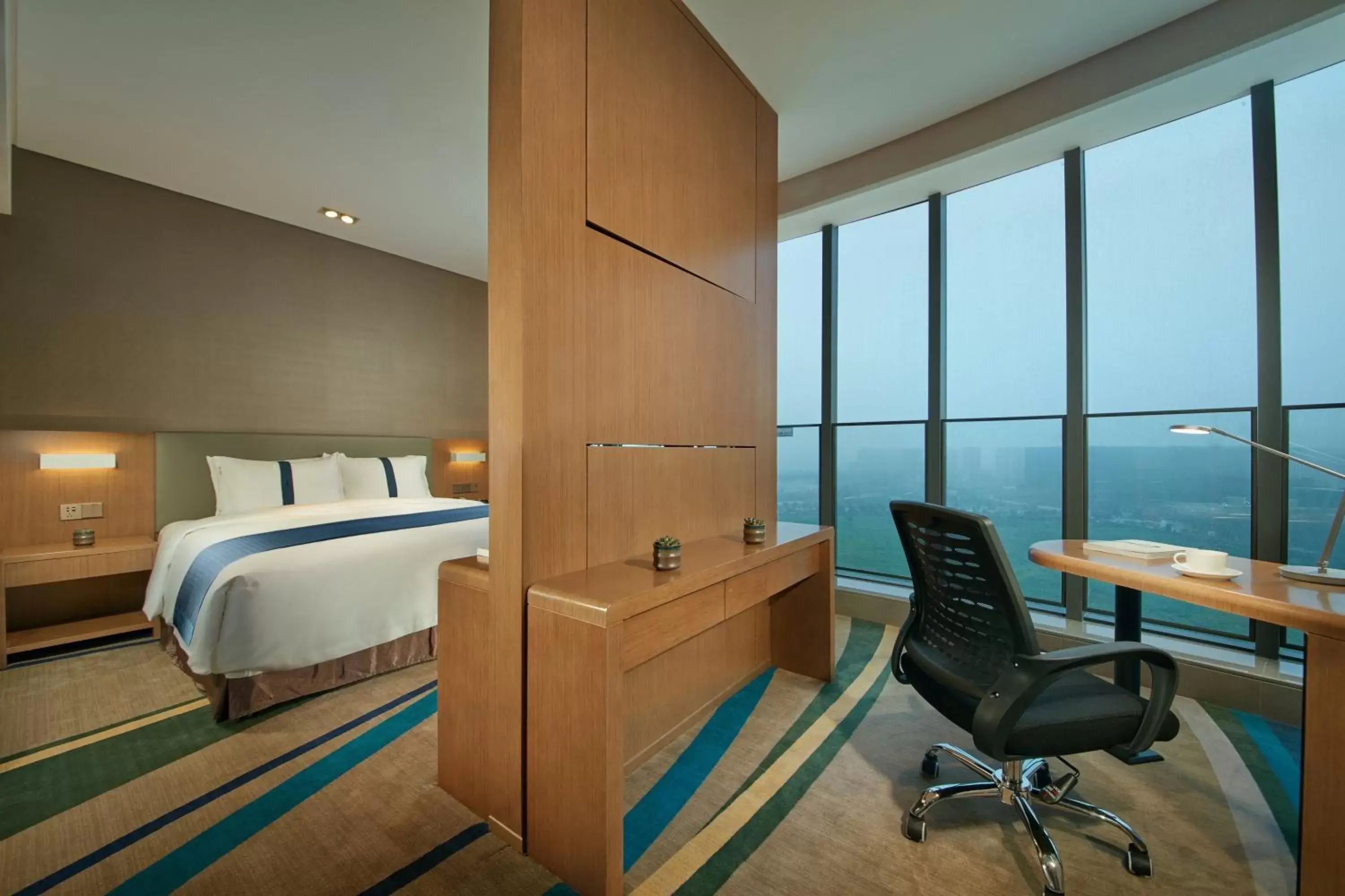 Photo of the whole room in Holiday Inn Express Hangzhou East Station, an IHG Hotel