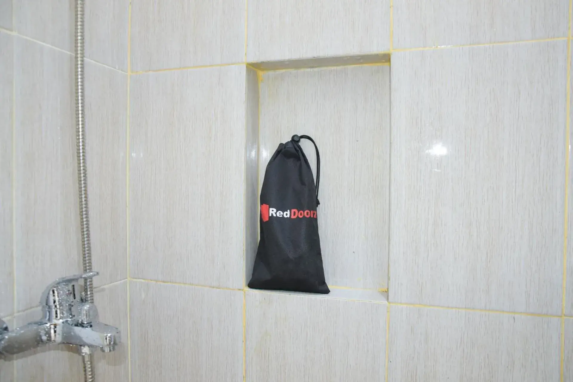 Bathroom in RedDoorz near UIN Sumatera Utara