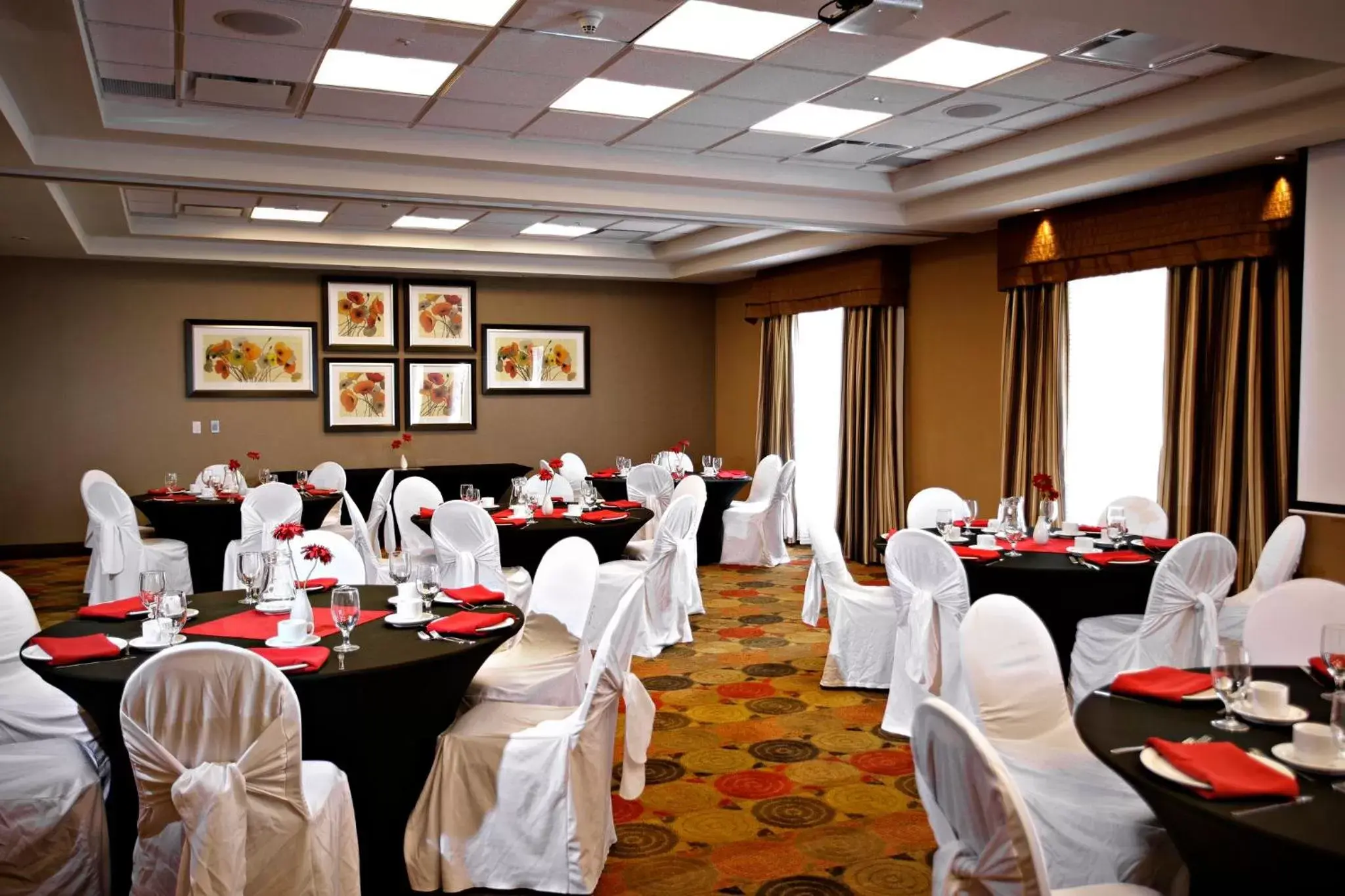 Meeting/conference room, Restaurant/Places to Eat in TownePlace Suites by Marriott Sudbury