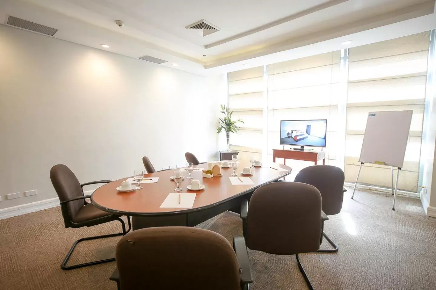 Meeting/conference room in Infinity Tower Suites