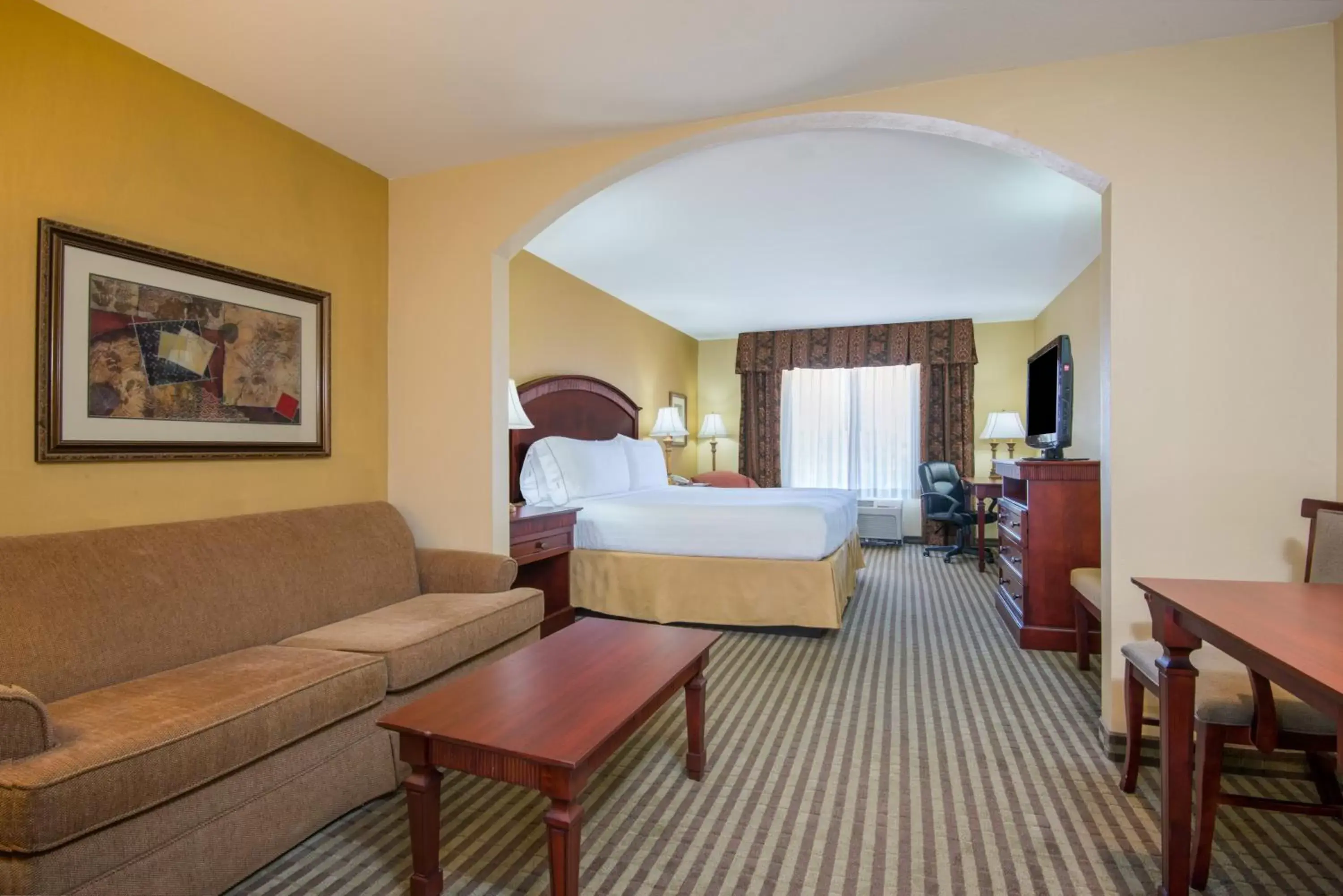 Photo of the whole room, Seating Area in Holiday Inn Express Enid-Highway 412, an IHG Hotel