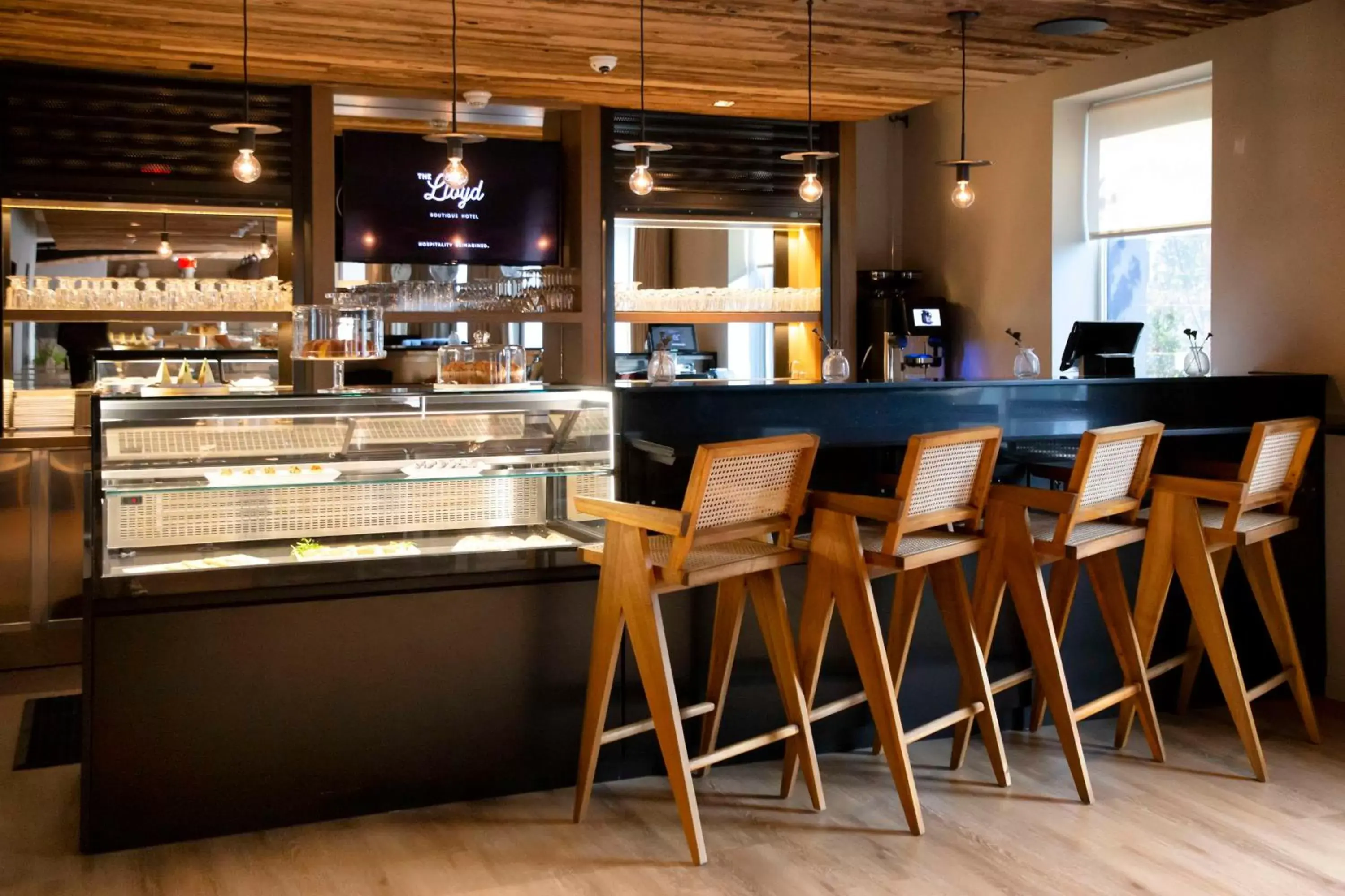 Restaurant/places to eat in The Lloyd Stamford, Tapestry Collection by Hilton Restaurant/places to eat in The Lloyd Stamford, Tapestry Collection by Hilton