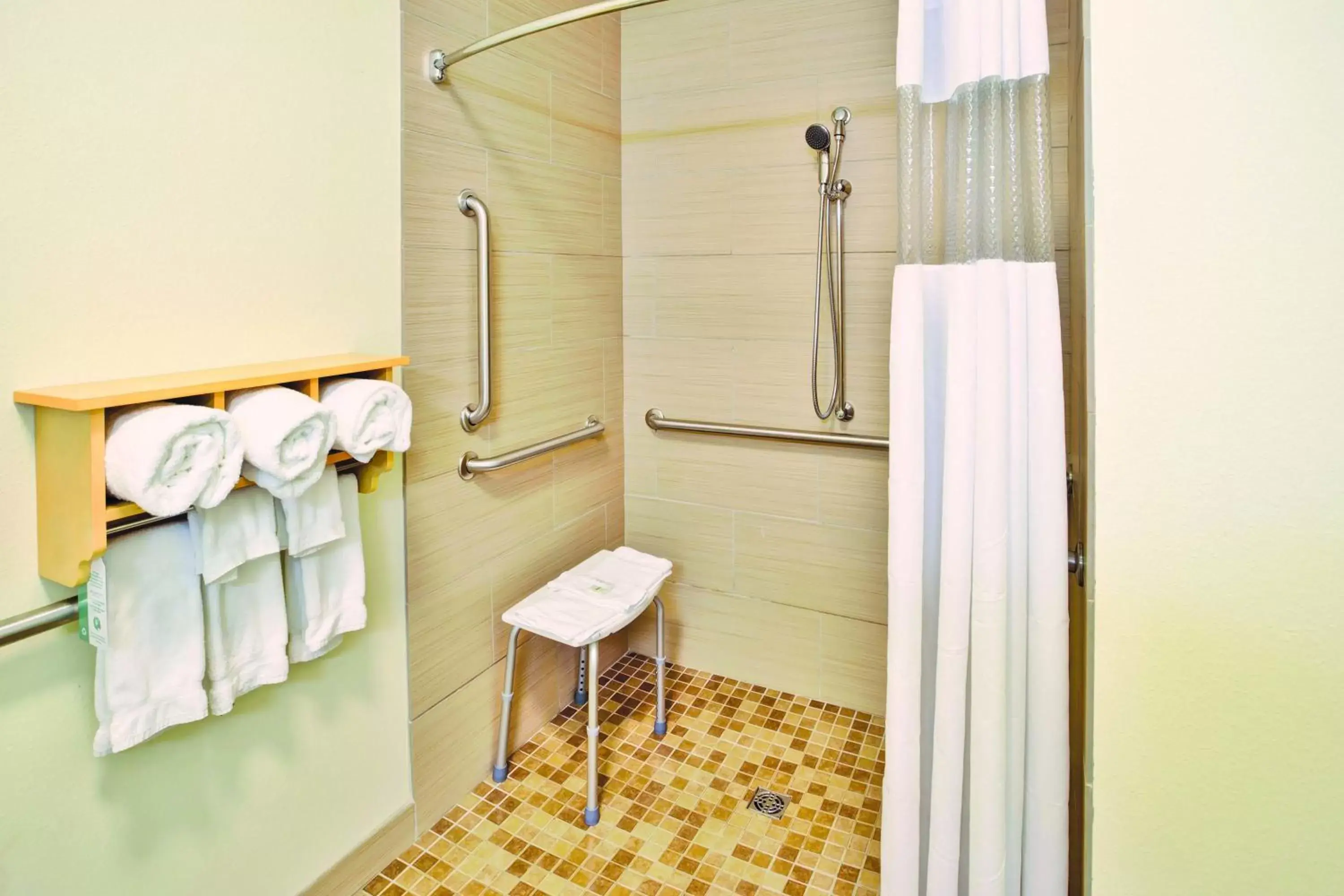 Bathroom in La Quinta by Wyndham Rochester Mayo Clinic Area South