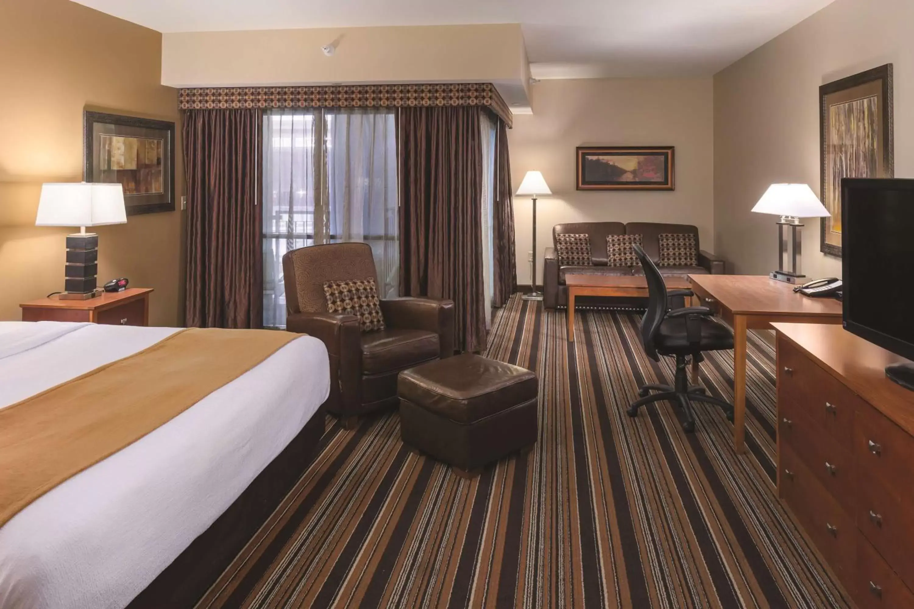 Photo of the whole room in Best Western Plus Bloomington Hotel