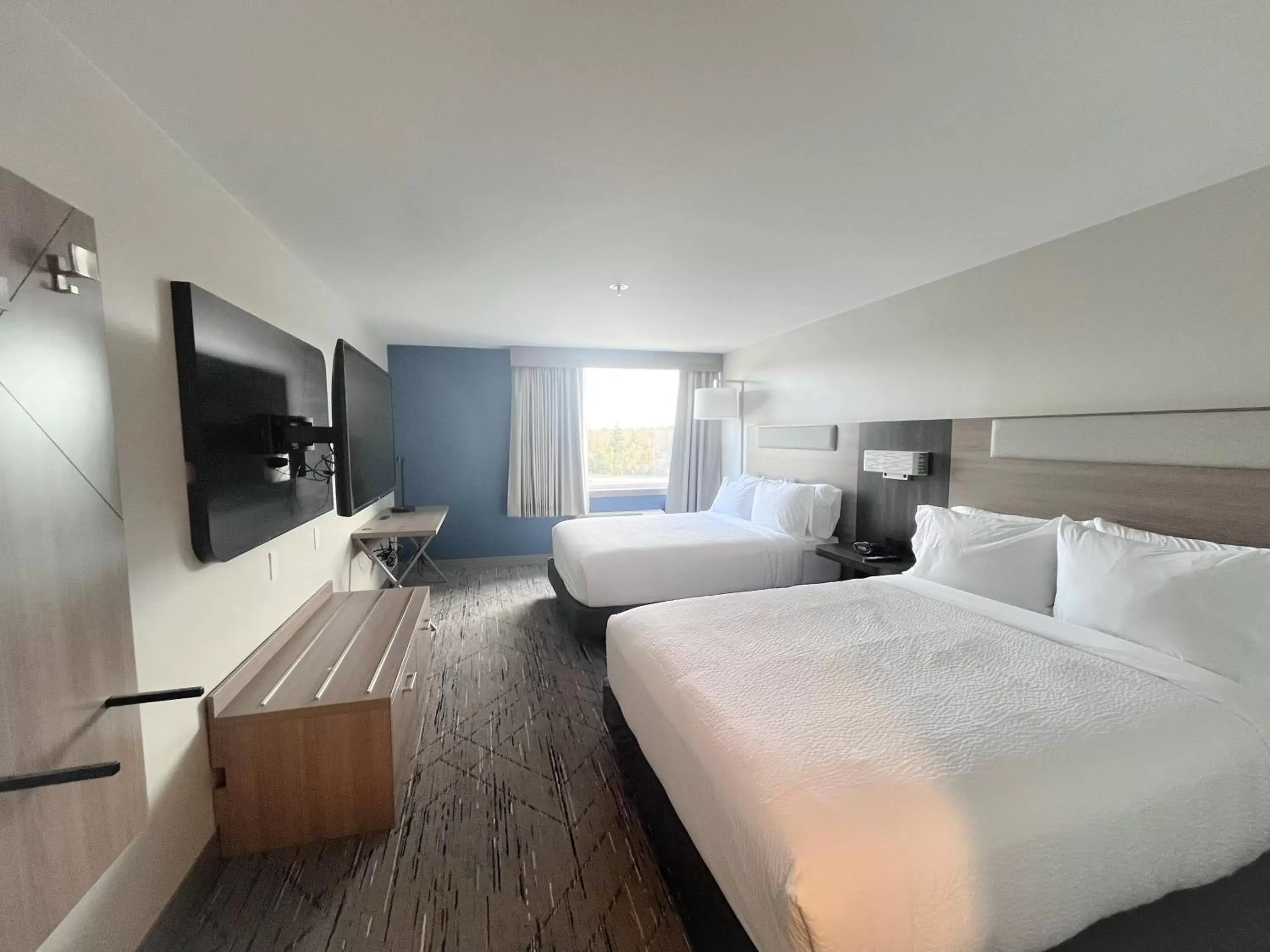 Bed in Holiday Inn Express Federal Way - Seattle South, an IHG Hotel Bed in Holiday Inn Express Federal Way - Seattle South, an IHG Hotel