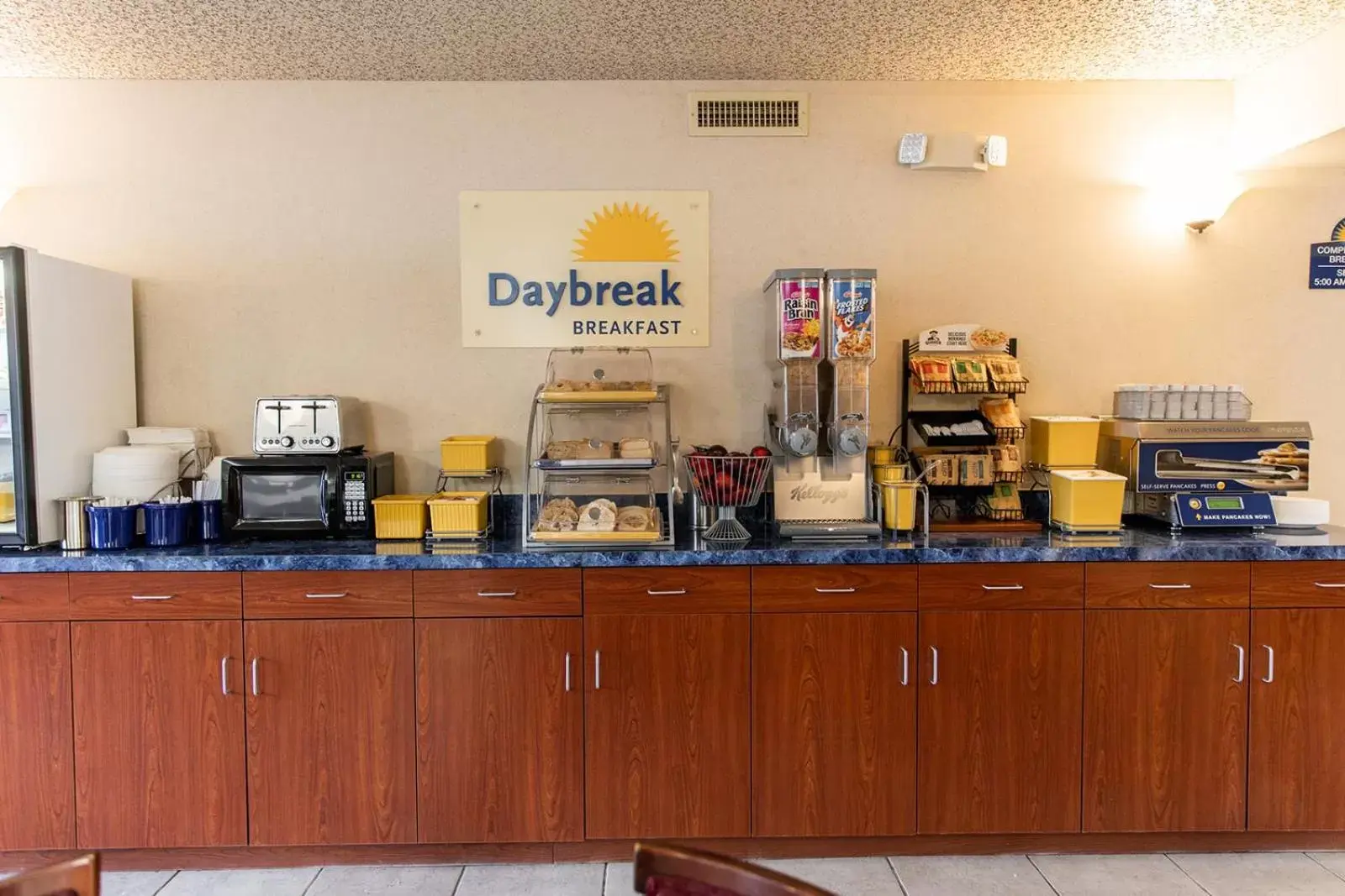 Continental breakfast in Days Inn by Wyndham Kuttawa/Eddyville