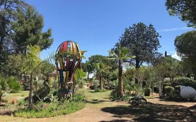 Garden in La cactée singulière