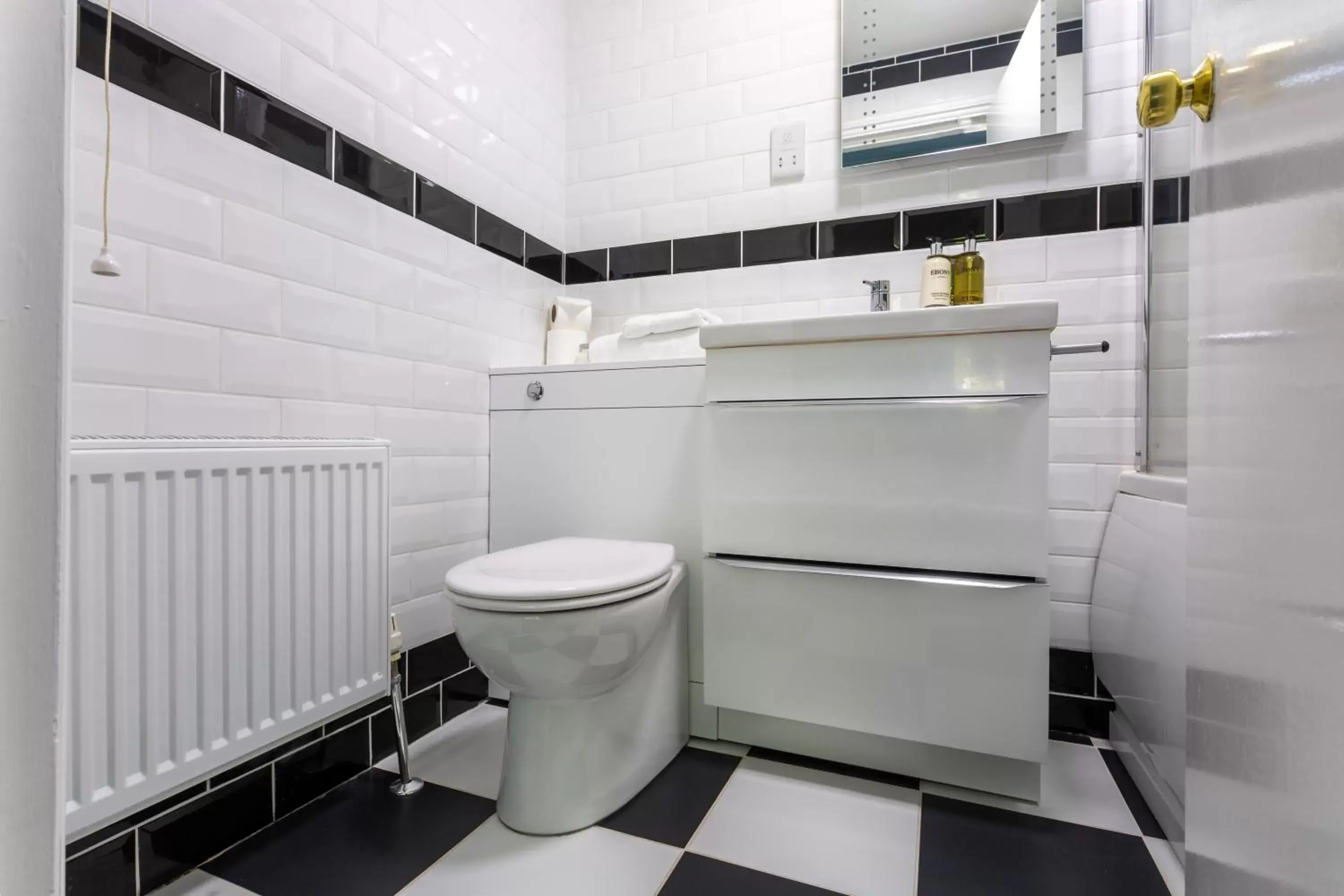 Bathroom in Woodland Manor Hotel