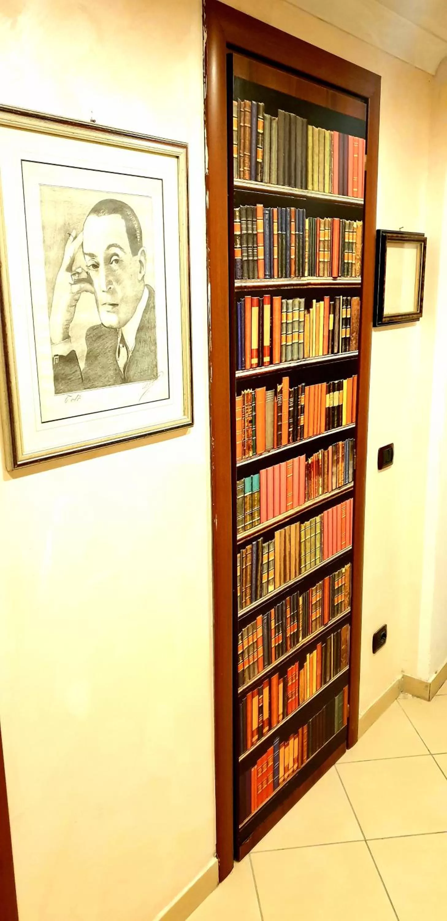 Library in B&B Napoli Città