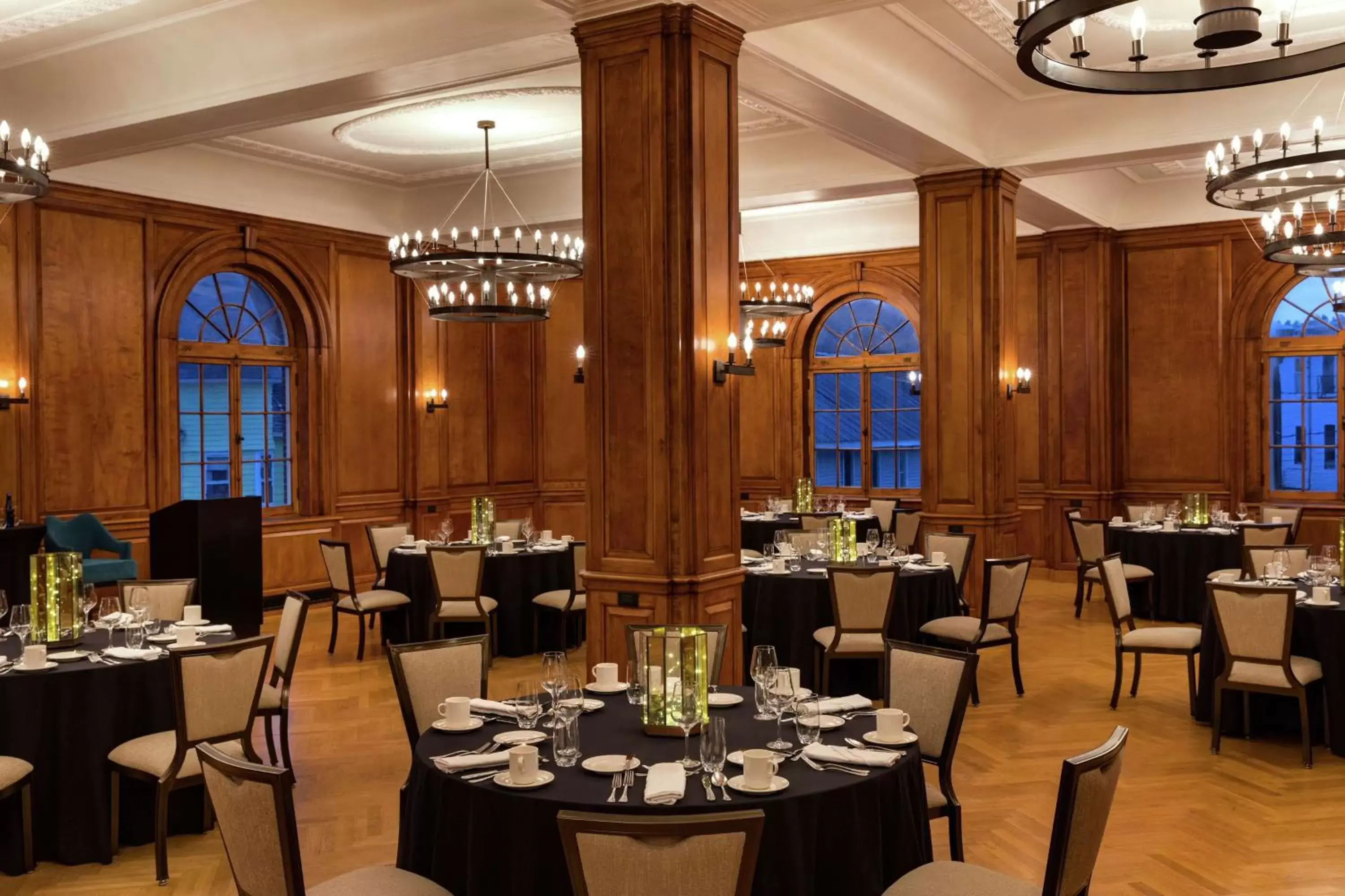 Meeting/conference room, Restaurant/Places to Eat in Hotel Saranac, Curio Collection By Hilton