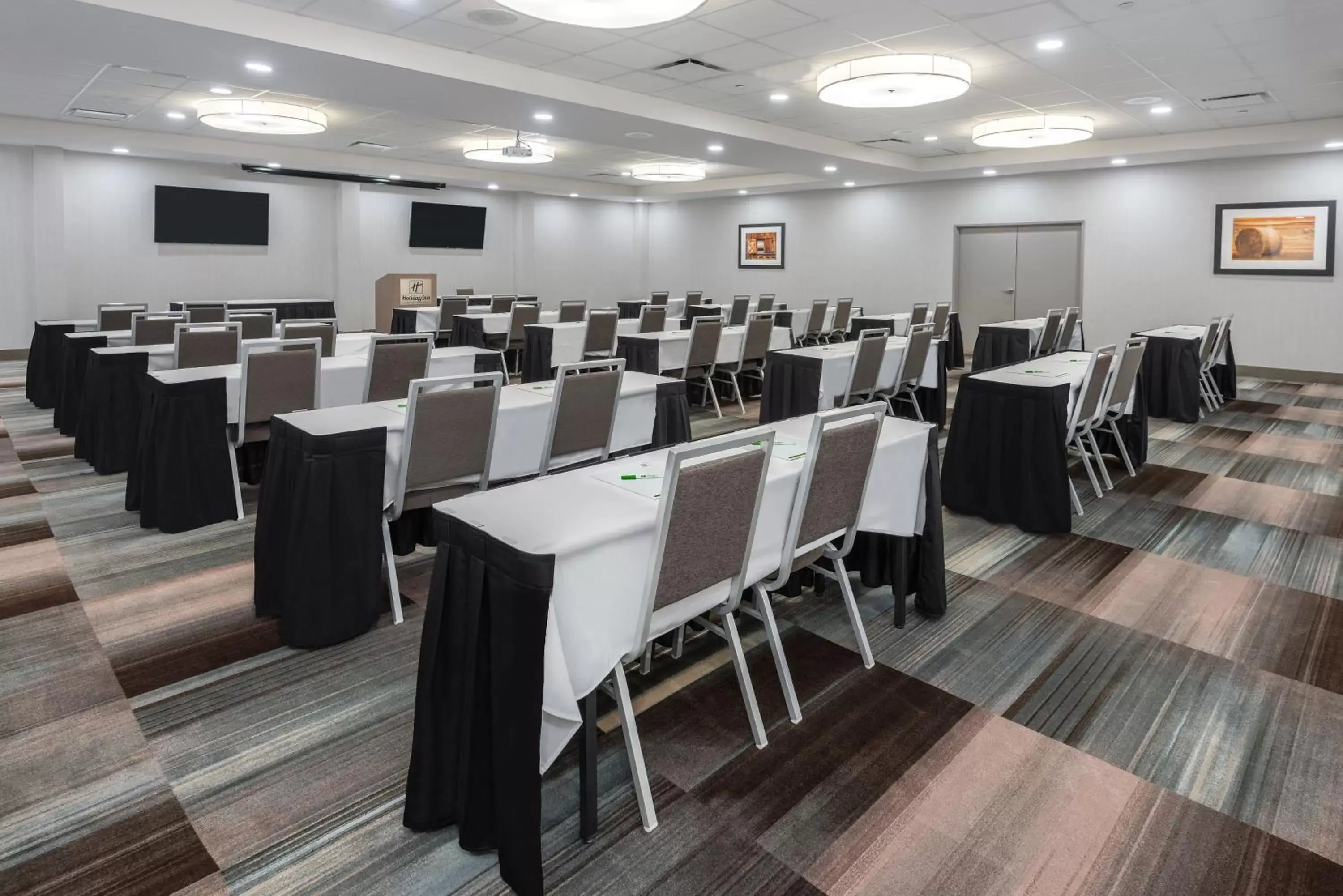 Meeting/conference room in Holiday Inn - Beaumont East-Medical Ctr Area, an IHG Hotel