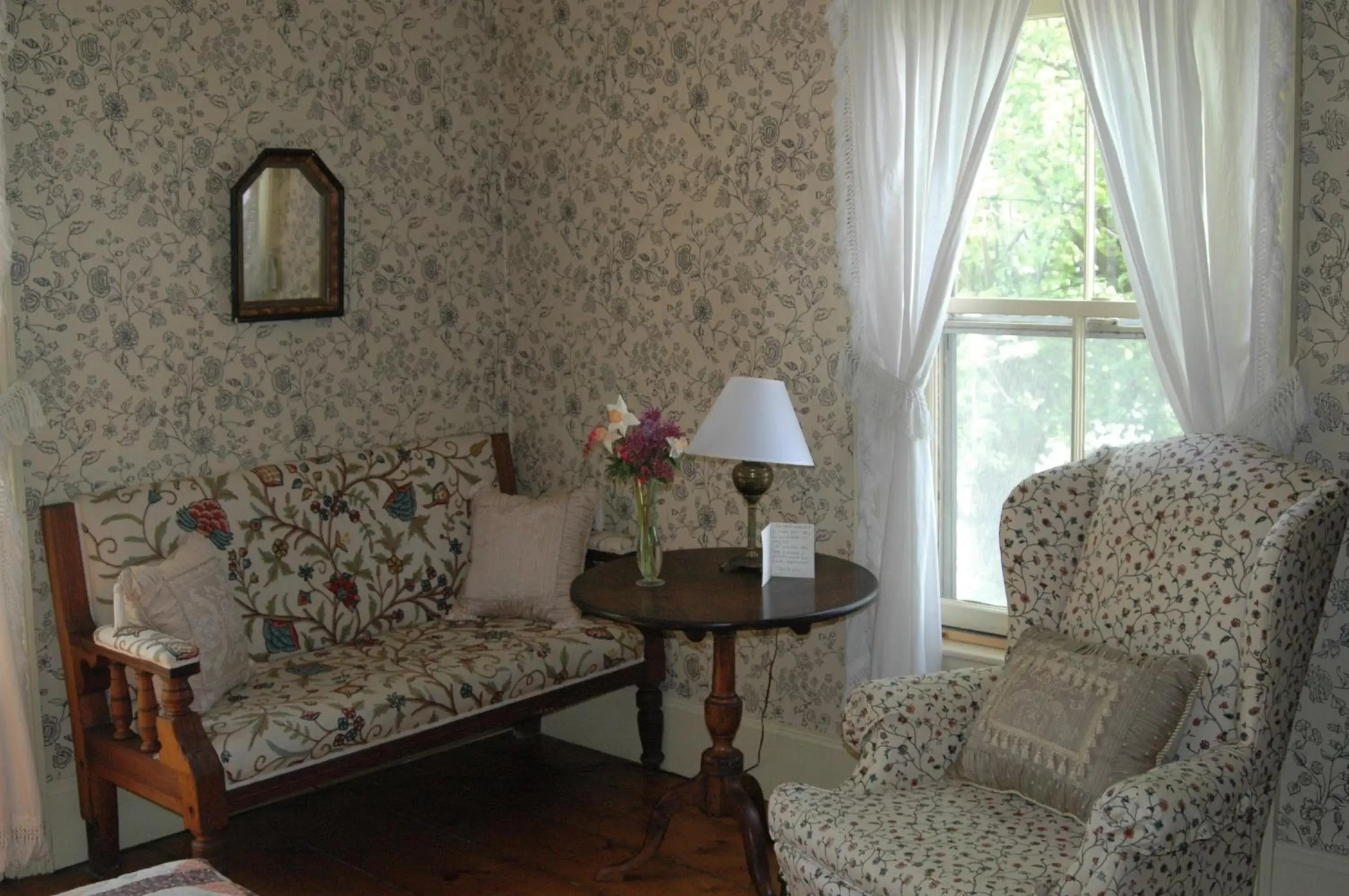 Day, Seating Area in The Garrison House Inn