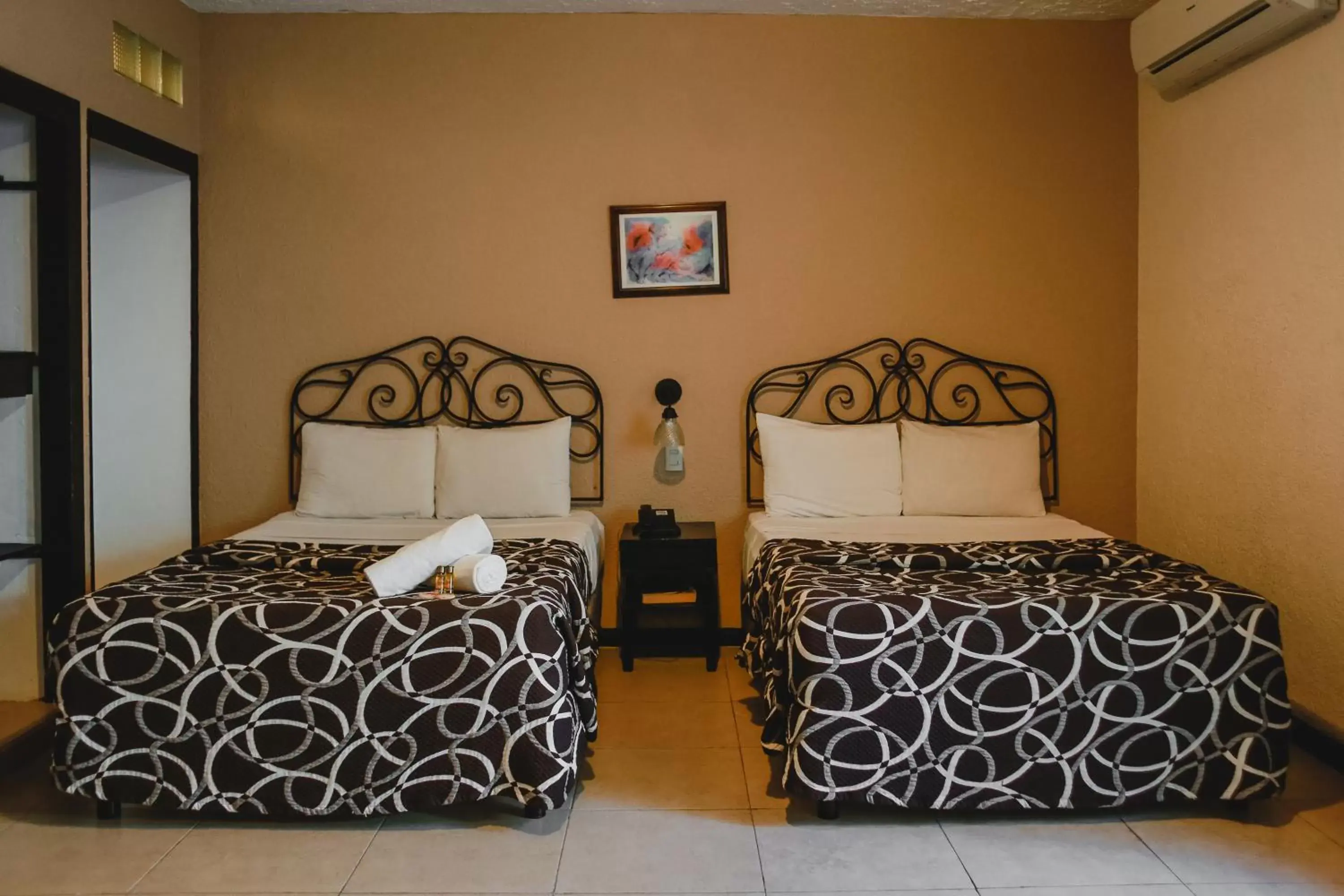 Bedroom, Bed in Hotel Colon Merida