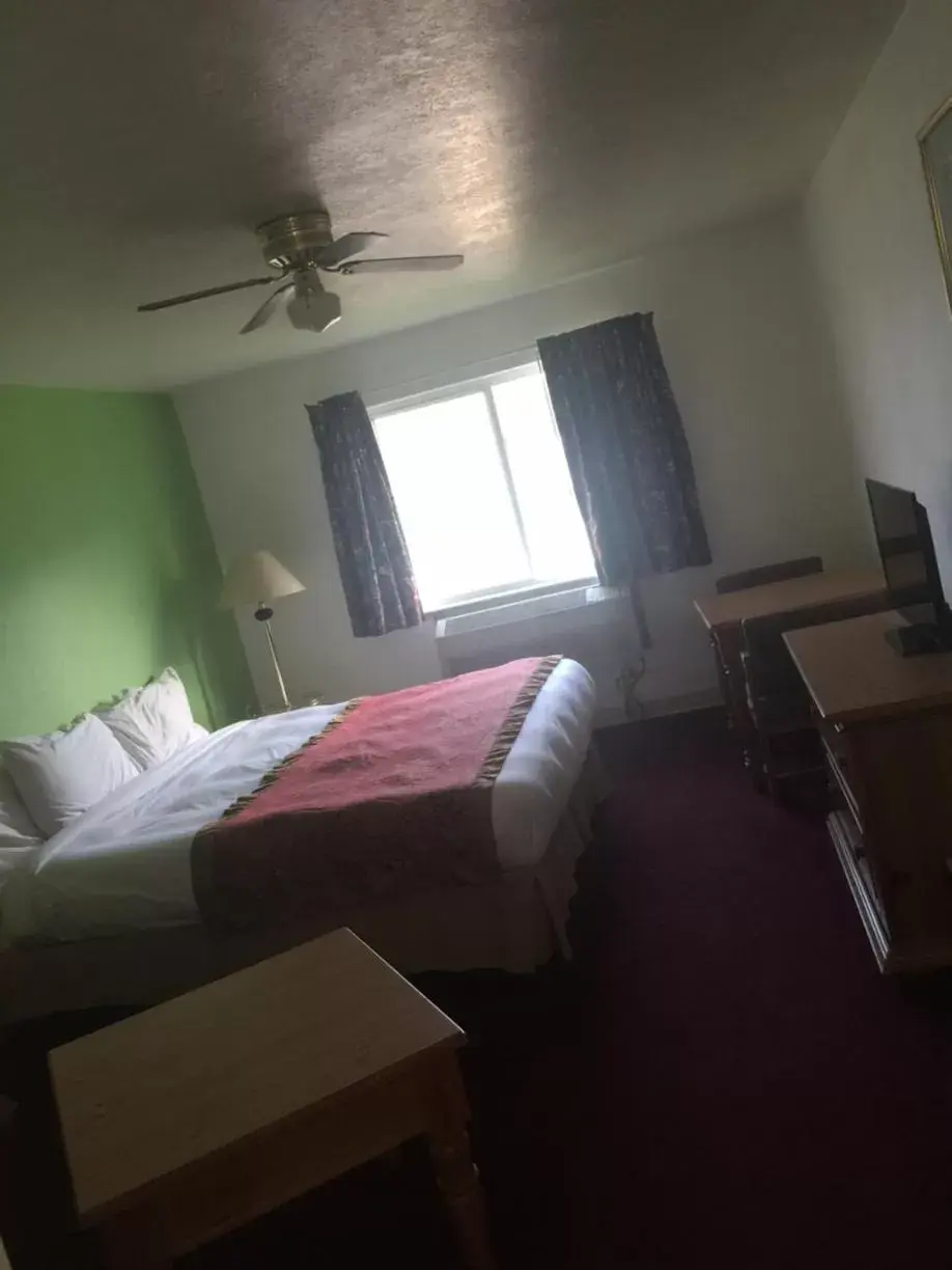 Photo of the whole room in Villa Inn Motel