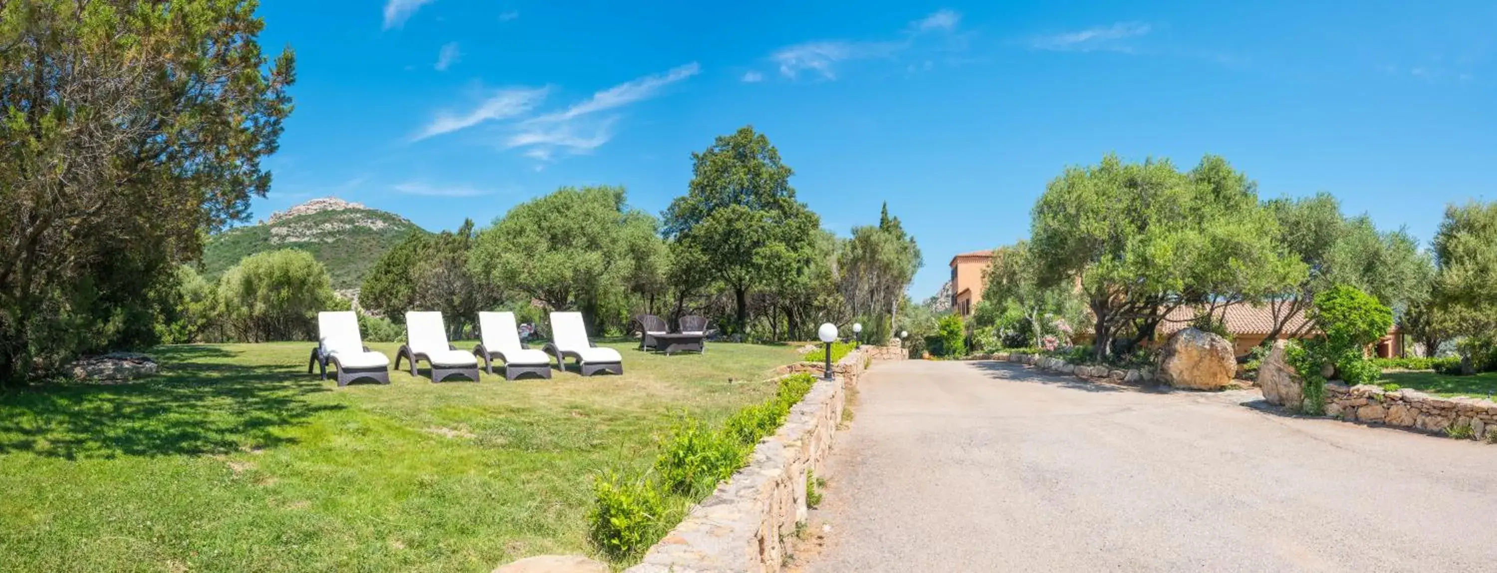 Garden in Hotel Rocce Sarde