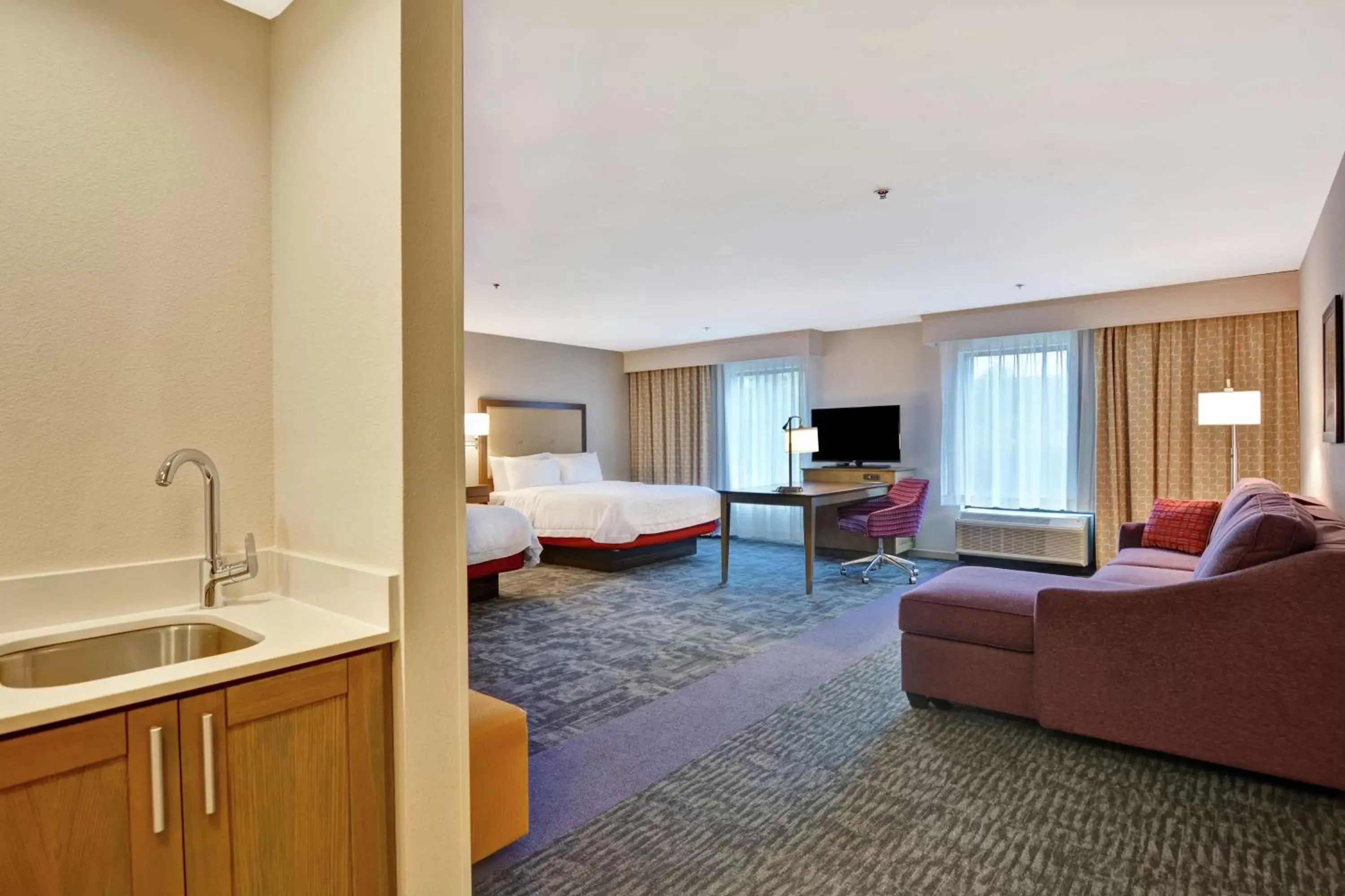 Bedroom, Seating Area in Hampton Inn By Hilton Suites Ashland, Ohio