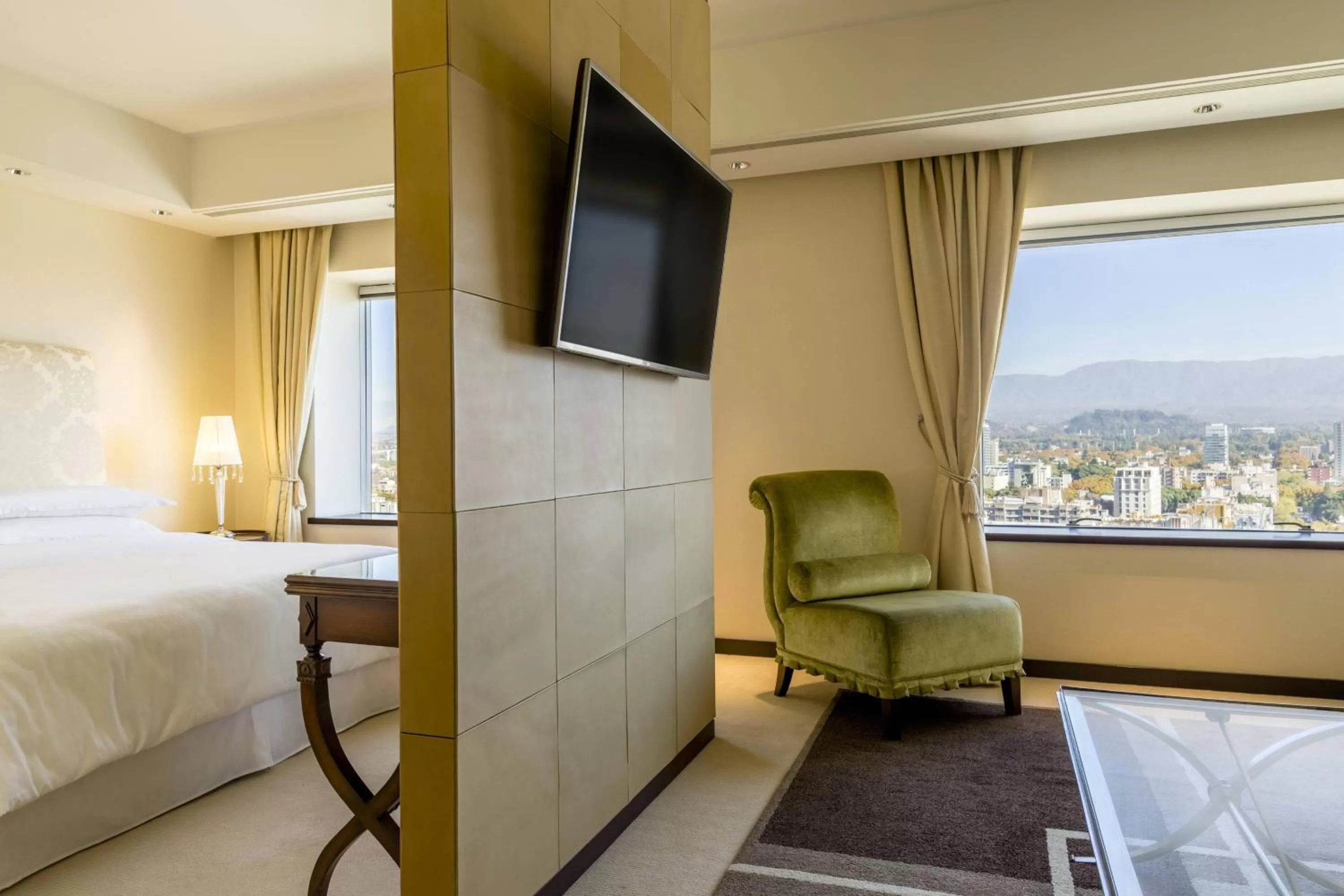 Photo of the whole room, Bed in Sheraton Mendoza Hotel