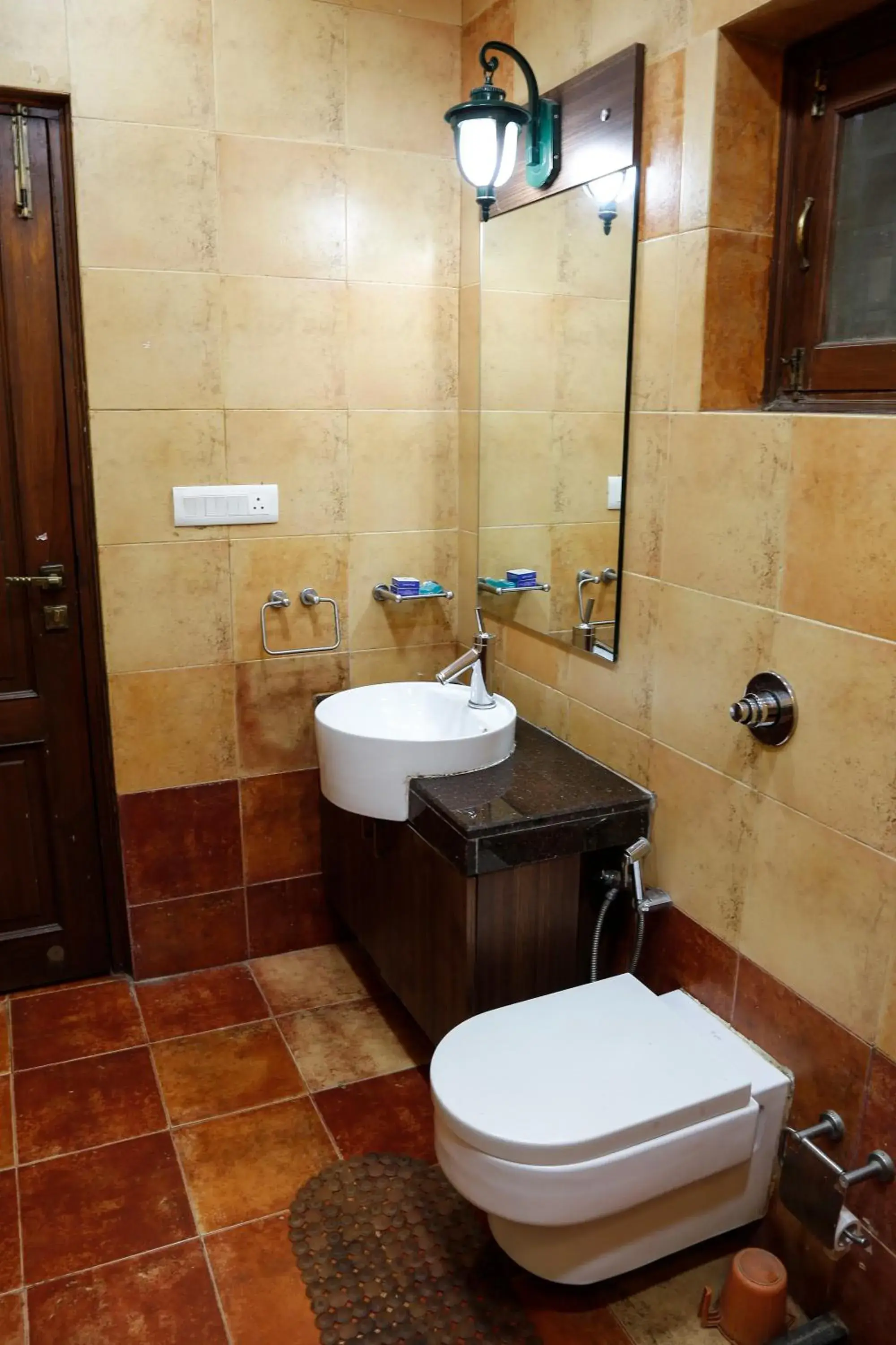Restaurant/places to eat, Bathroom in The colonial Manek Manor