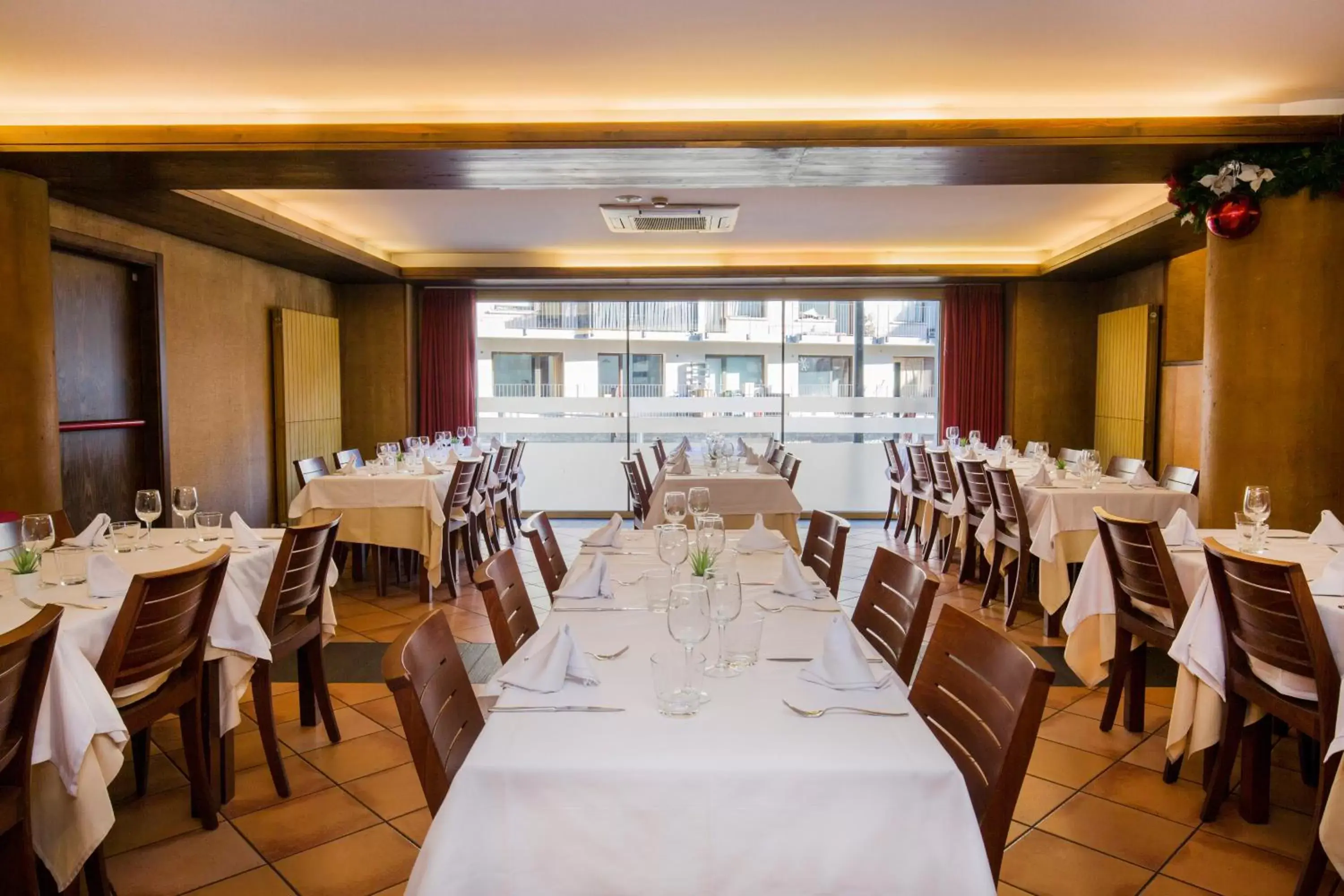 Lounge or bar, Restaurant/Places to Eat in Hotel Màgic Ski