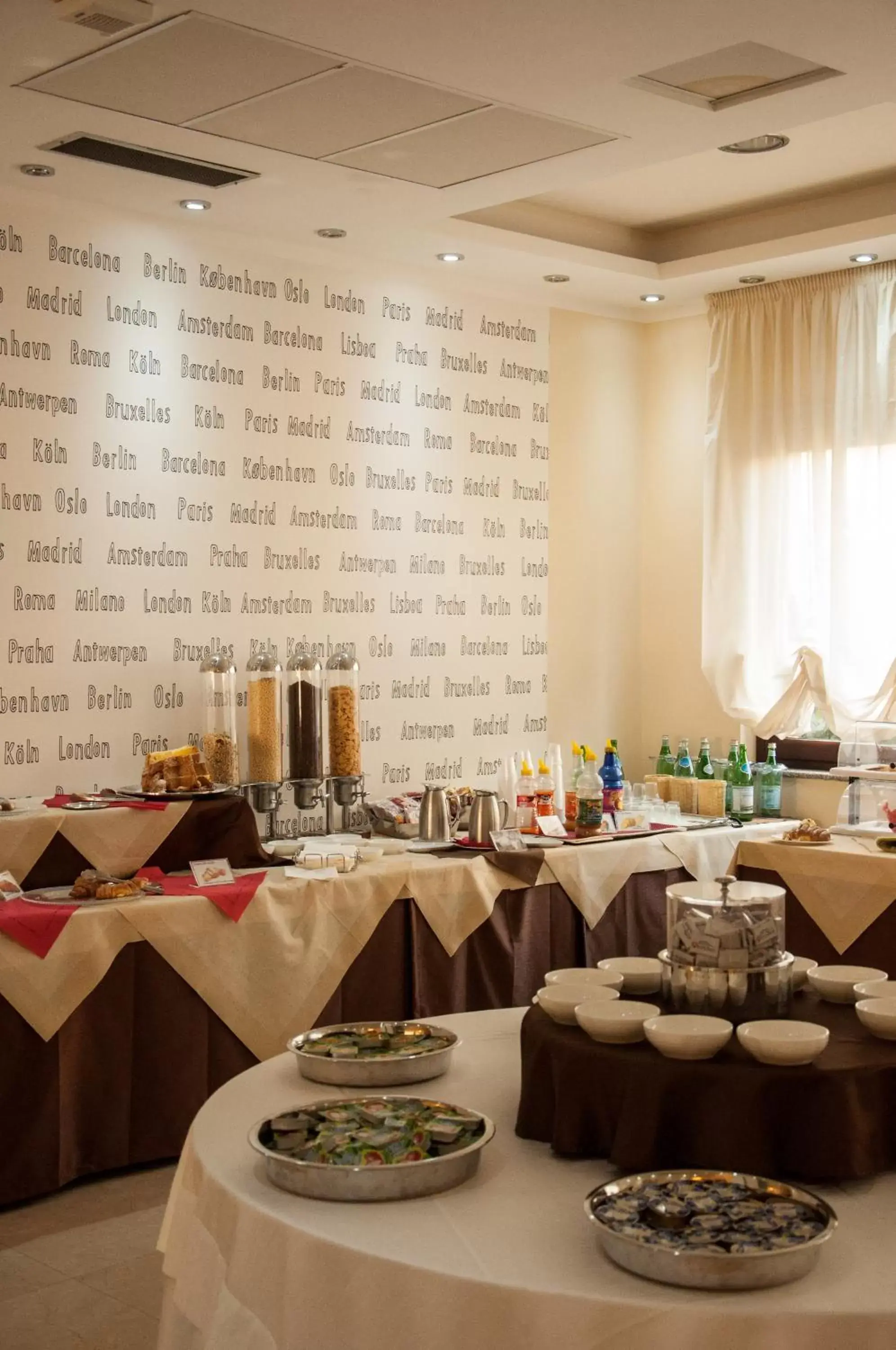 Food, Banquet Facilities in Grand Hotel Paradiso