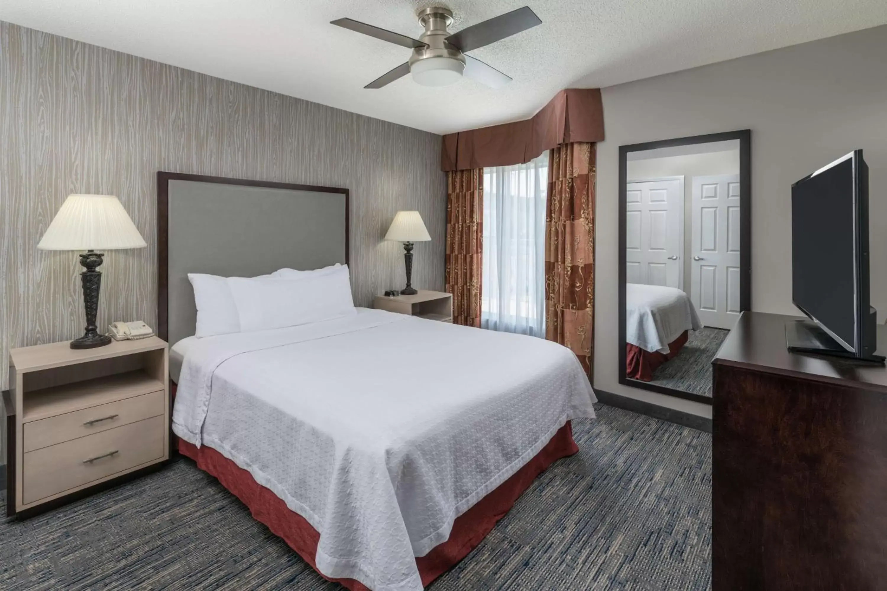 Bedroom, Bed in Homewood Suites by Hilton Chicago - Schaumburg