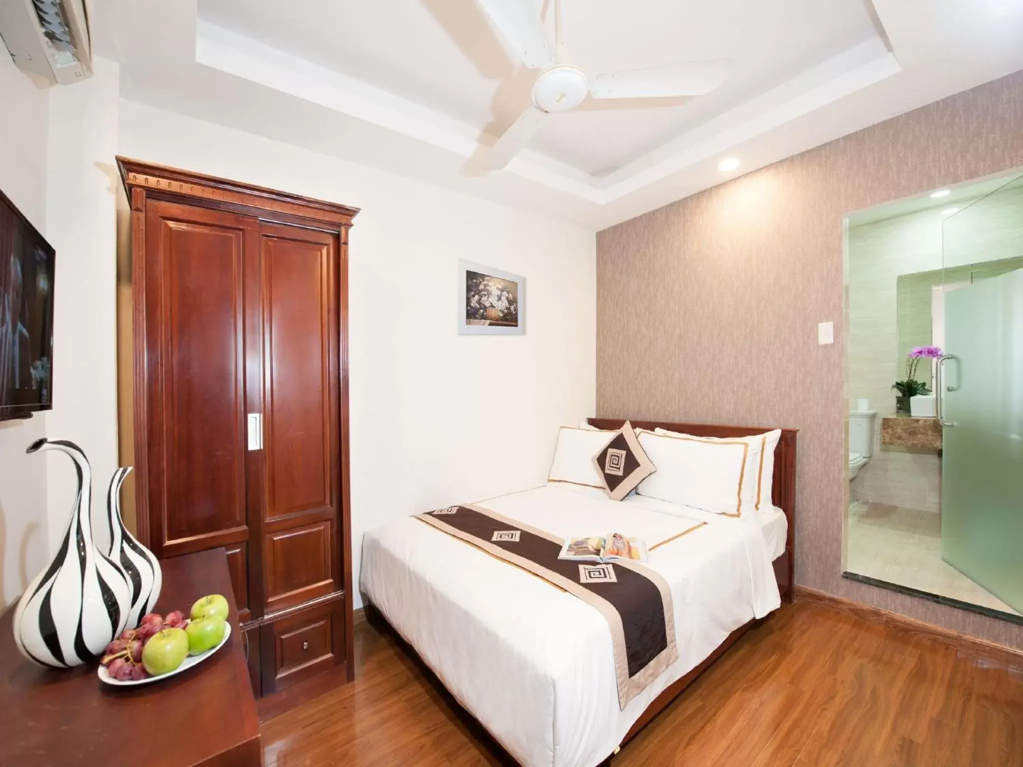 Photo of the whole room, Bed in Lan Anh Hotel