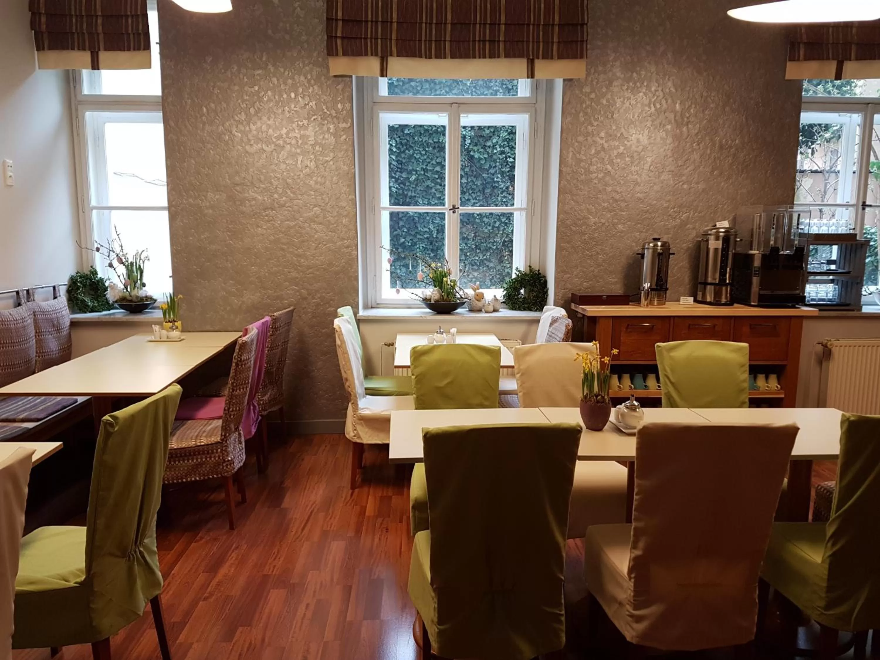 Restaurant/places to eat in Prague Centre Plaza