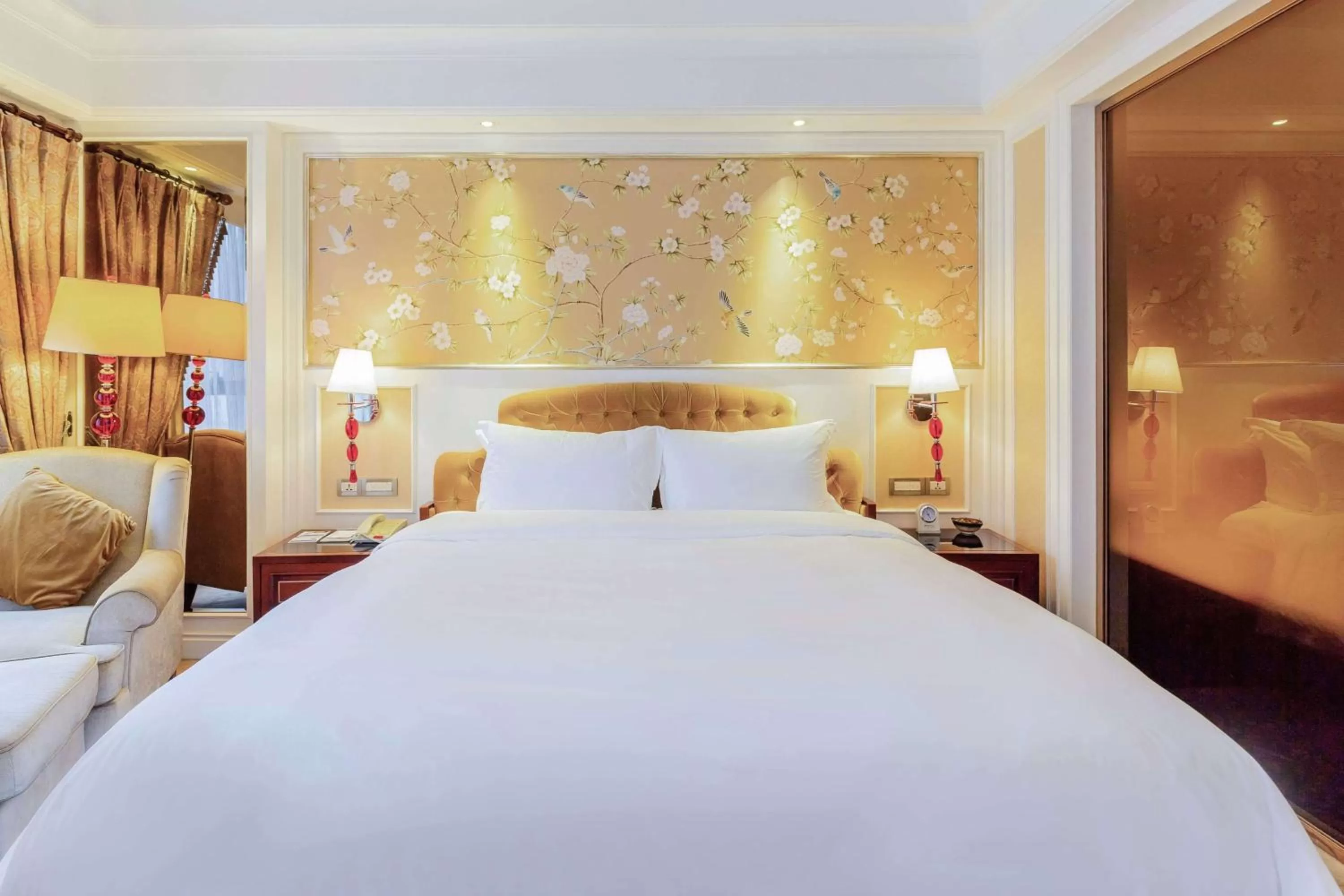 Photo of the whole room, Bed in WYNDHAM Foshan shunde