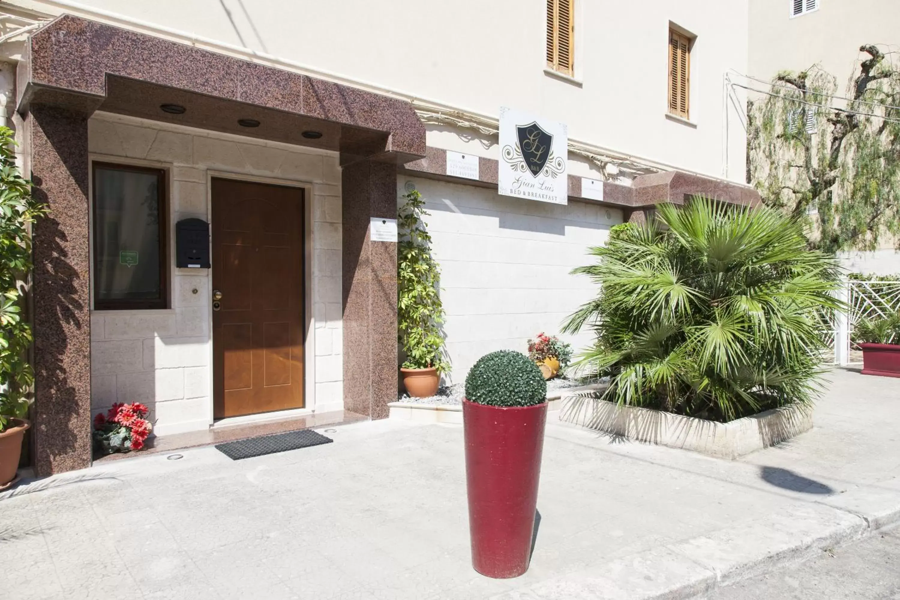 Facade/entrance, Property Building in B&B GianLuis