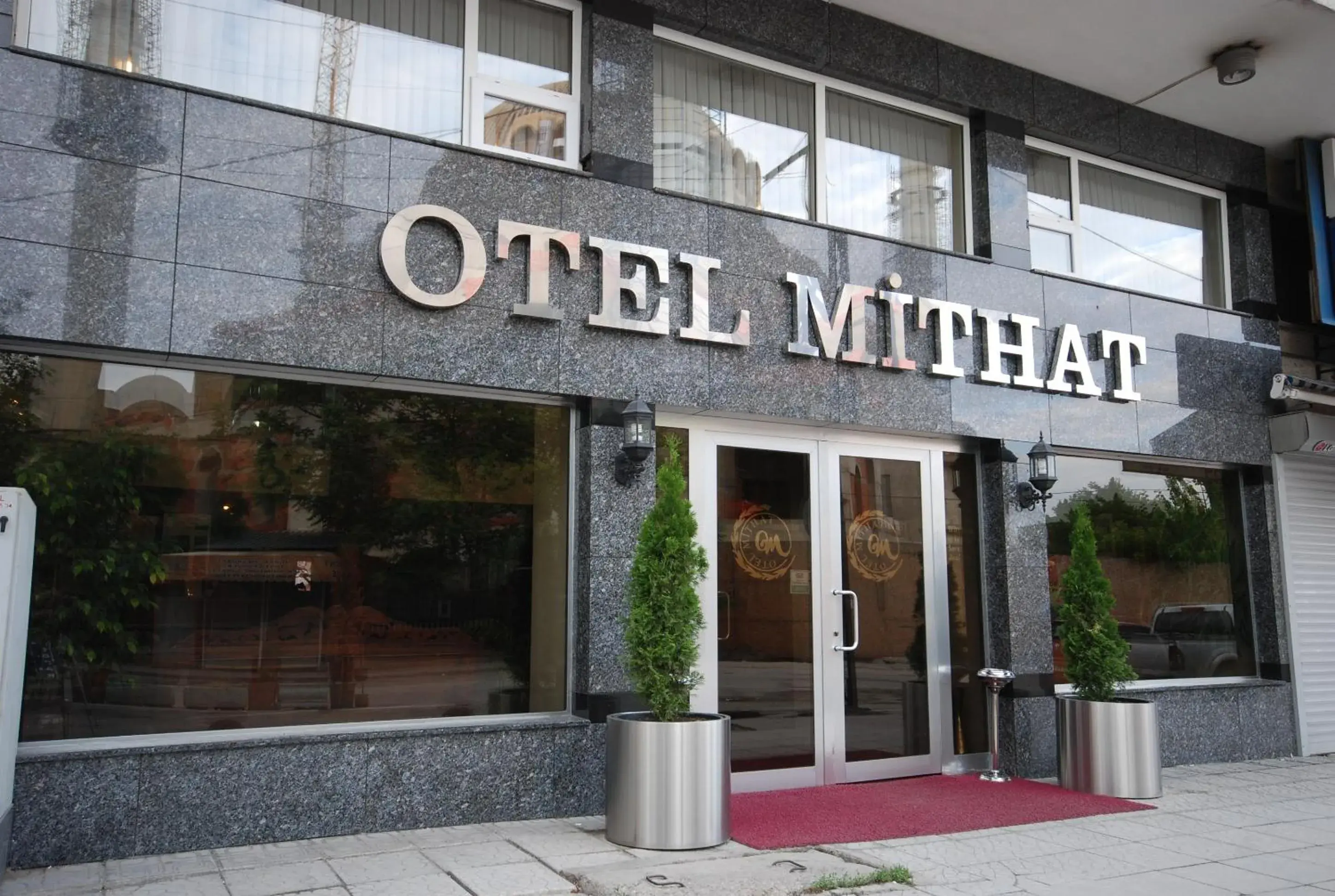 Facade/entrance in Hotel Mithat Facade/entrance in Hotel Mithat
