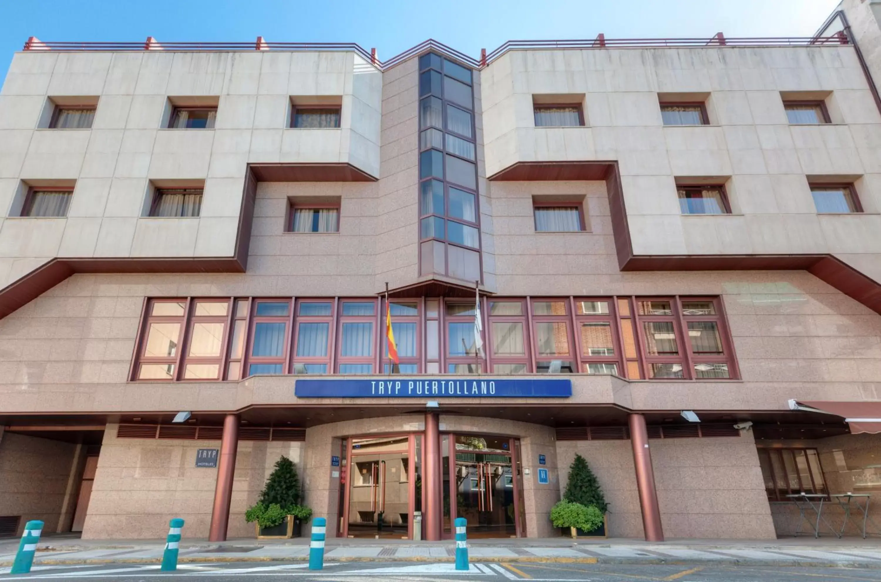 Facade/entrance, Property Building in Hotel Puertollano