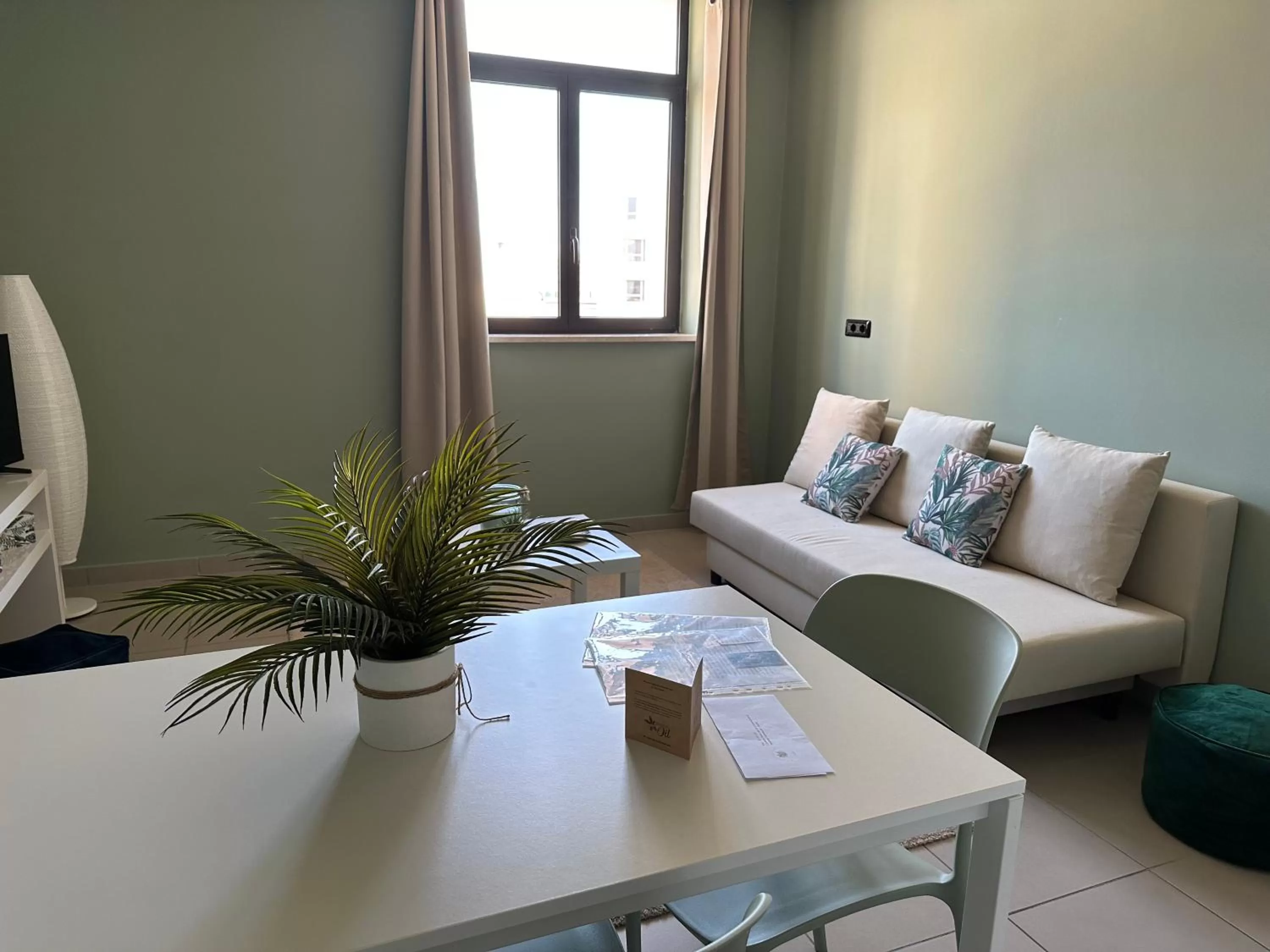 Seating Area in BOTANICAL SUITE