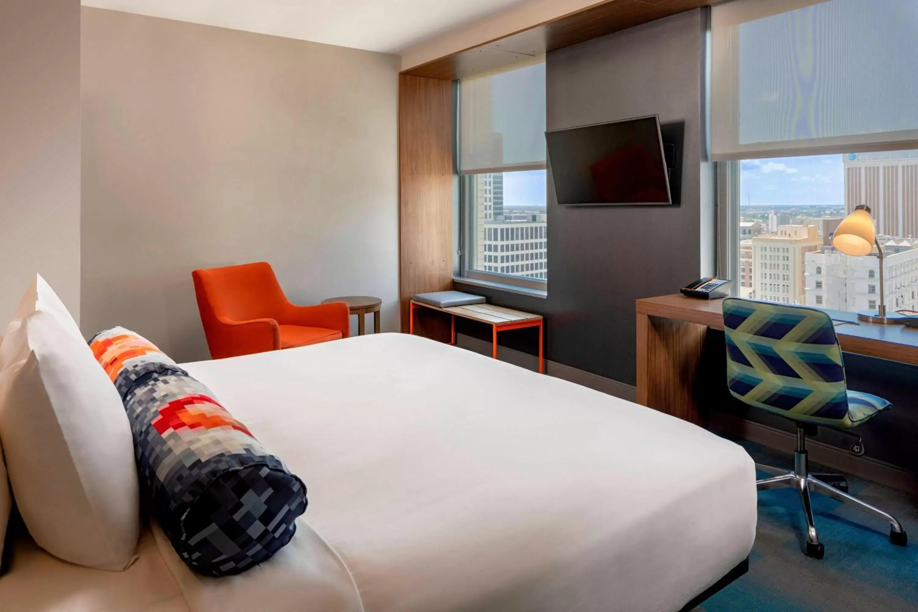 Photo of the whole room, Bed in Aloft New Orleans Downtown