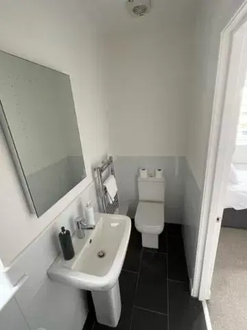 Toilet, Bathroom in Loch Lomond Hotel